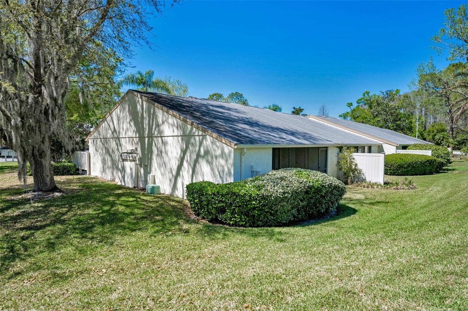 End Unit Villa - 1333 SHADY PINE WAY #F, TARPON SPRINGS