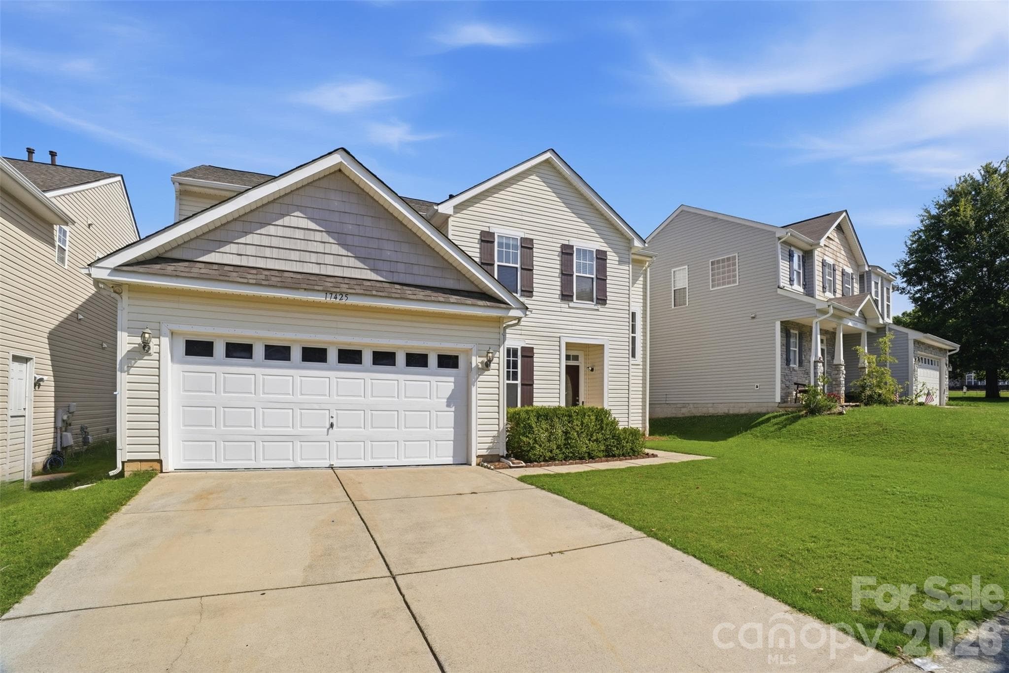 Single Family Residence at 17425 Westmill Lane, Charlotte, photo 2 of 48