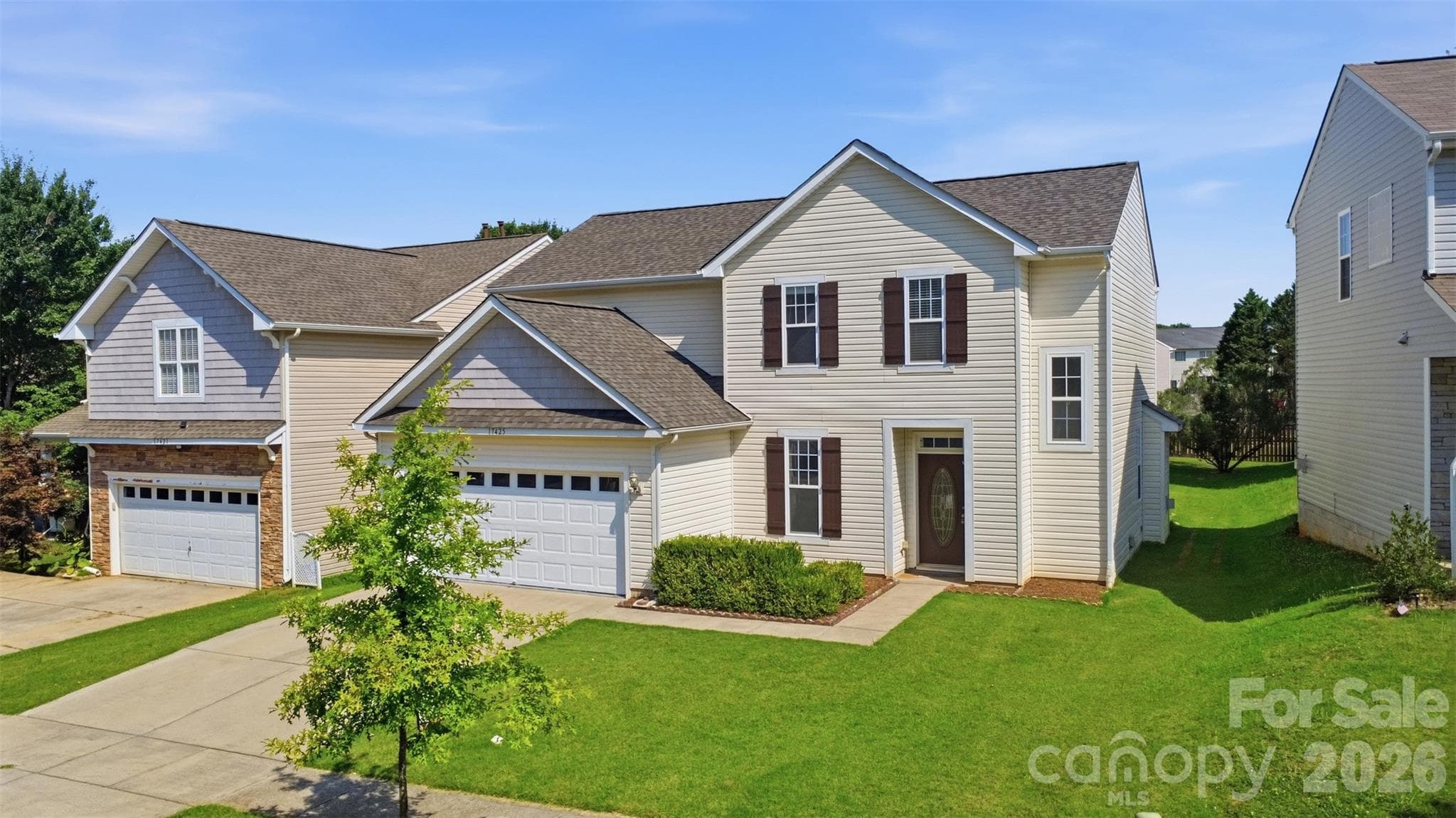 Single Family Residence at 17425 Westmill Lane, Charlotte, photo 3 of 48