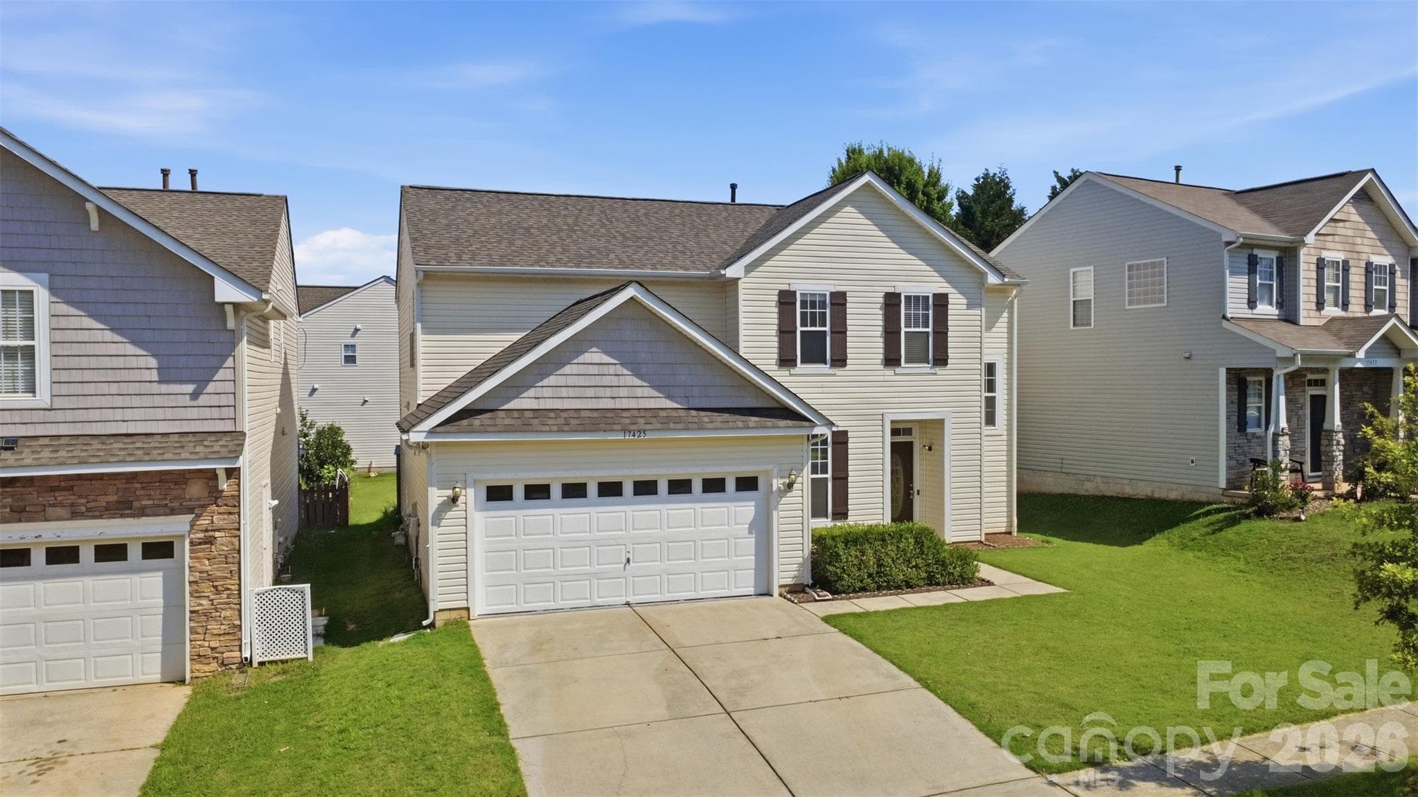 Single Family Residence at 17425 Westmill Lane, Charlotte, photo 4 of 48