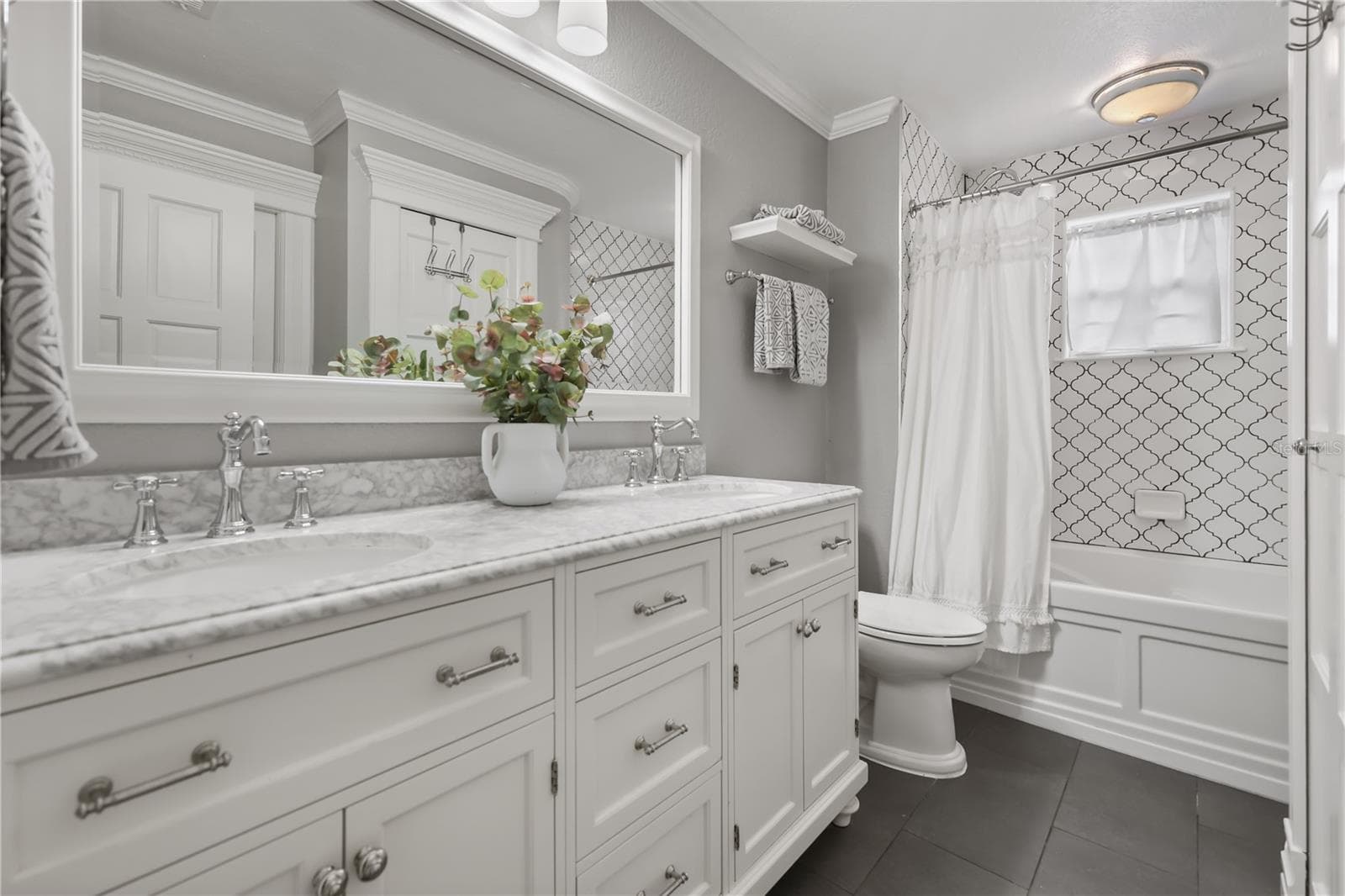 Second full bathroom on first floor - 343 BROADWAY AVE, ORLANDO