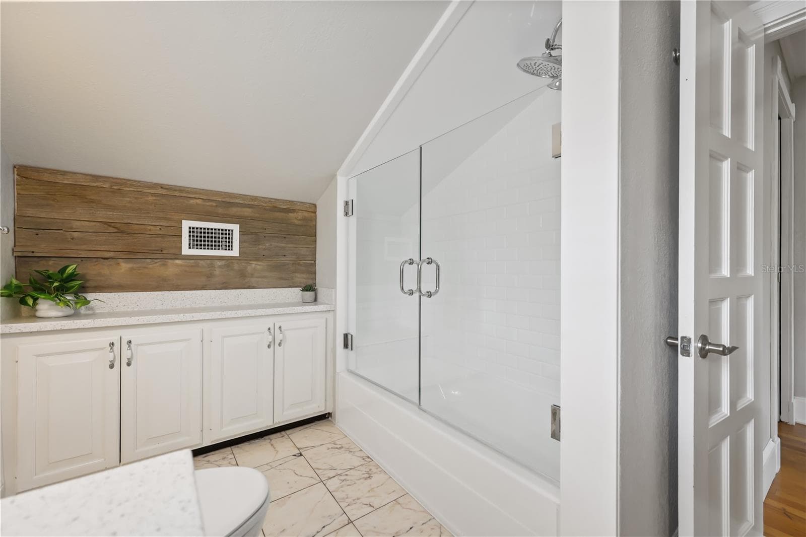 Third full bathroom on second floor - 343 BROADWAY AVE, ORLANDO