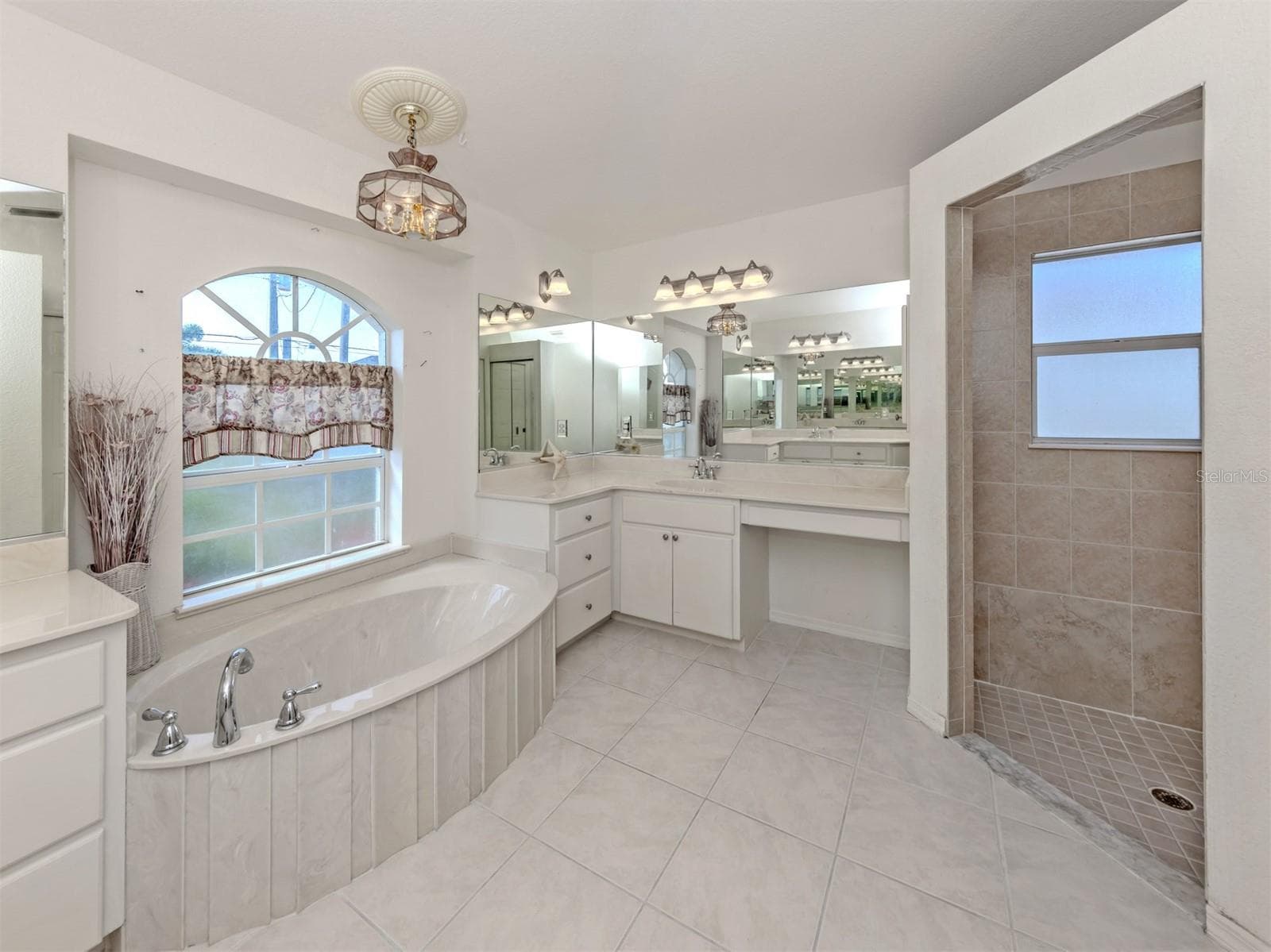 Single Family Residence at 1056 ROTONDA CIR, ROTONDA WEST, photo 15 of 35