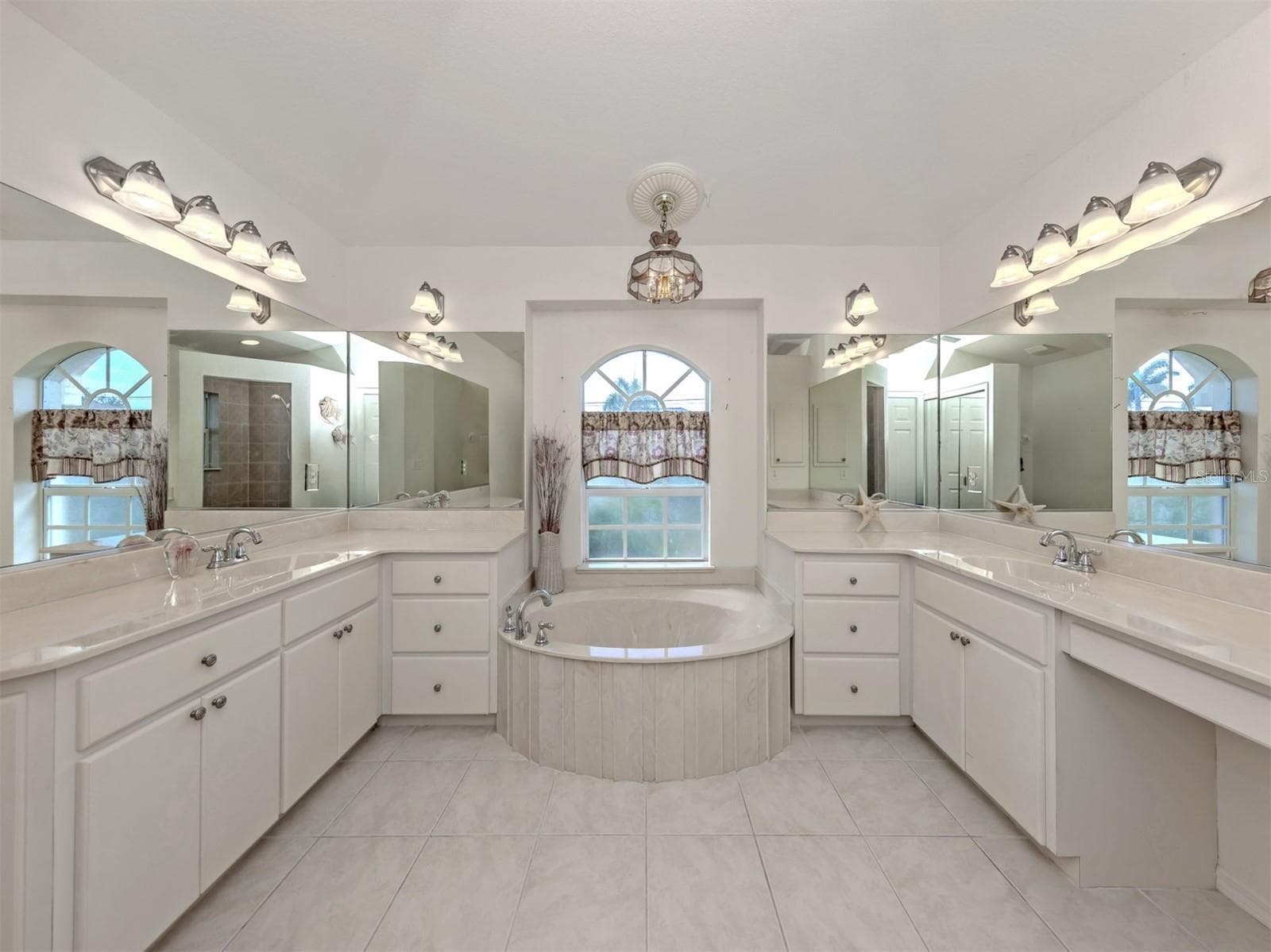 Single Family Residence at 1056 ROTONDA CIR, ROTONDA WEST, photo 16 of 35