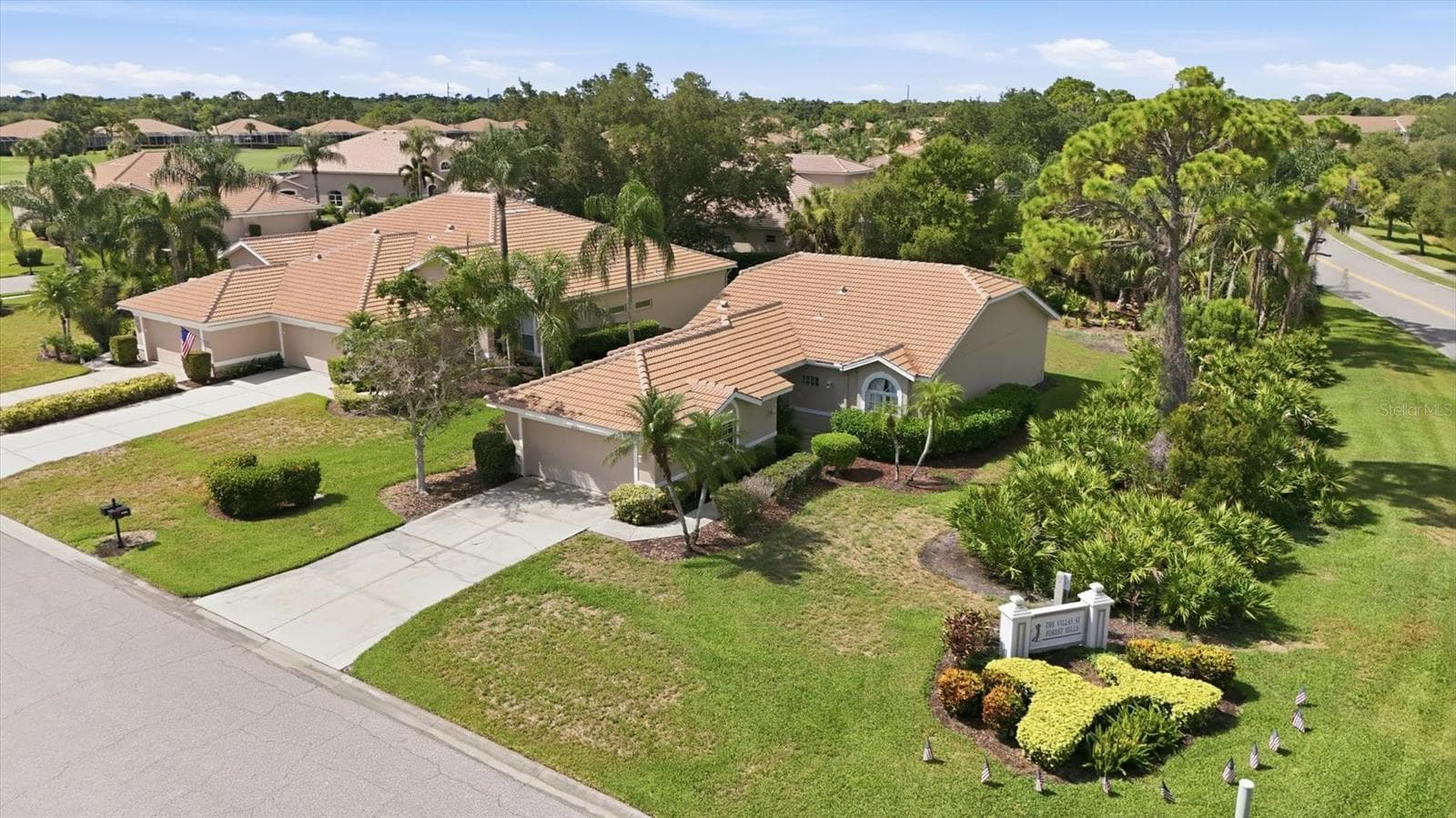Single Family Residence at 9402 FOREST HILLS CIR, SARASOTA, photo 4 of 77
