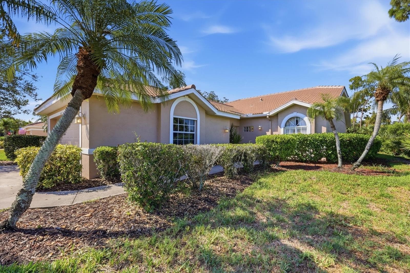 Single Family Residence at 9402 FOREST HILLS CIR, SARASOTA, photo 5 of 77