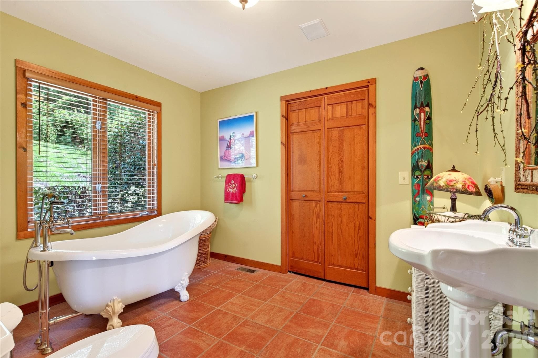 Large primary bath - 227 Sidney Lanier Drive, Lake Lure