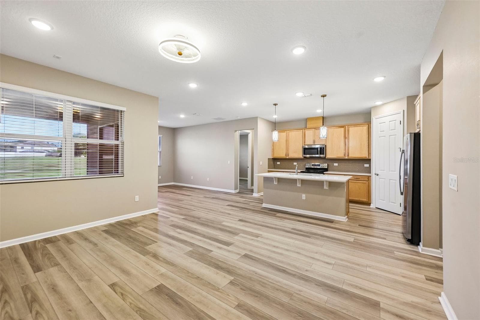 Single Family Residence at 31719 BROADWATER AVE, LEESBURG, photo 7 of 41