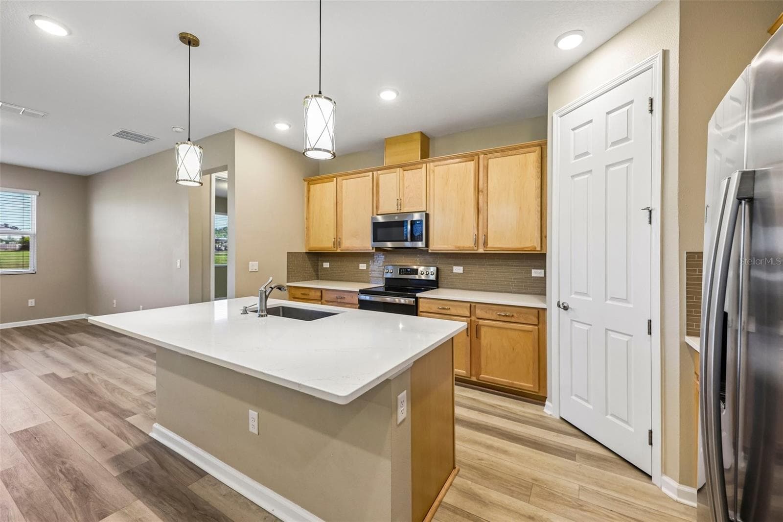 Single Family Residence at 31719 BROADWATER AVE, LEESBURG, photo 11 of 41