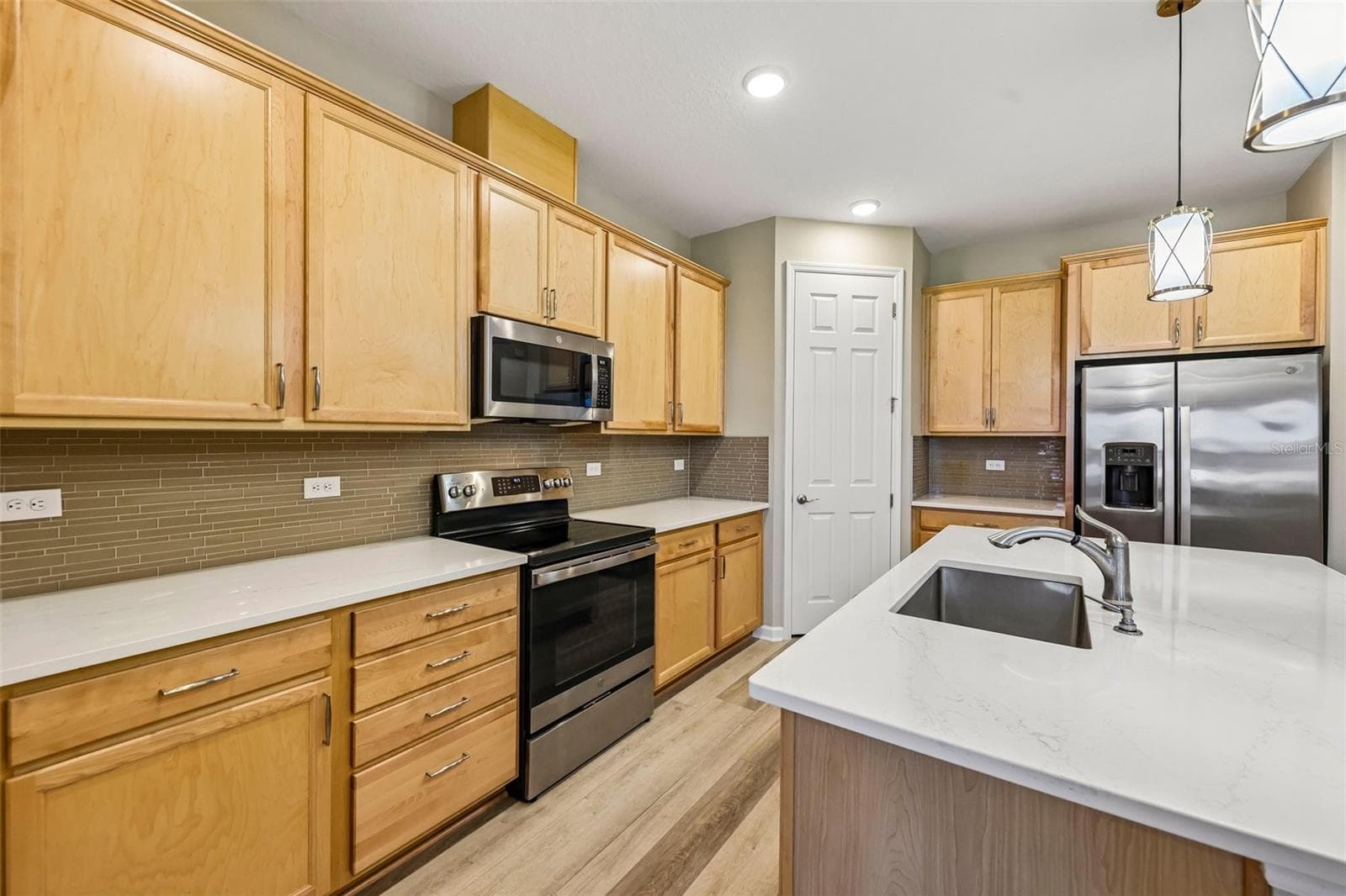 Single Family Residence at 31719 BROADWATER AVE, LEESBURG, photo 12 of 41