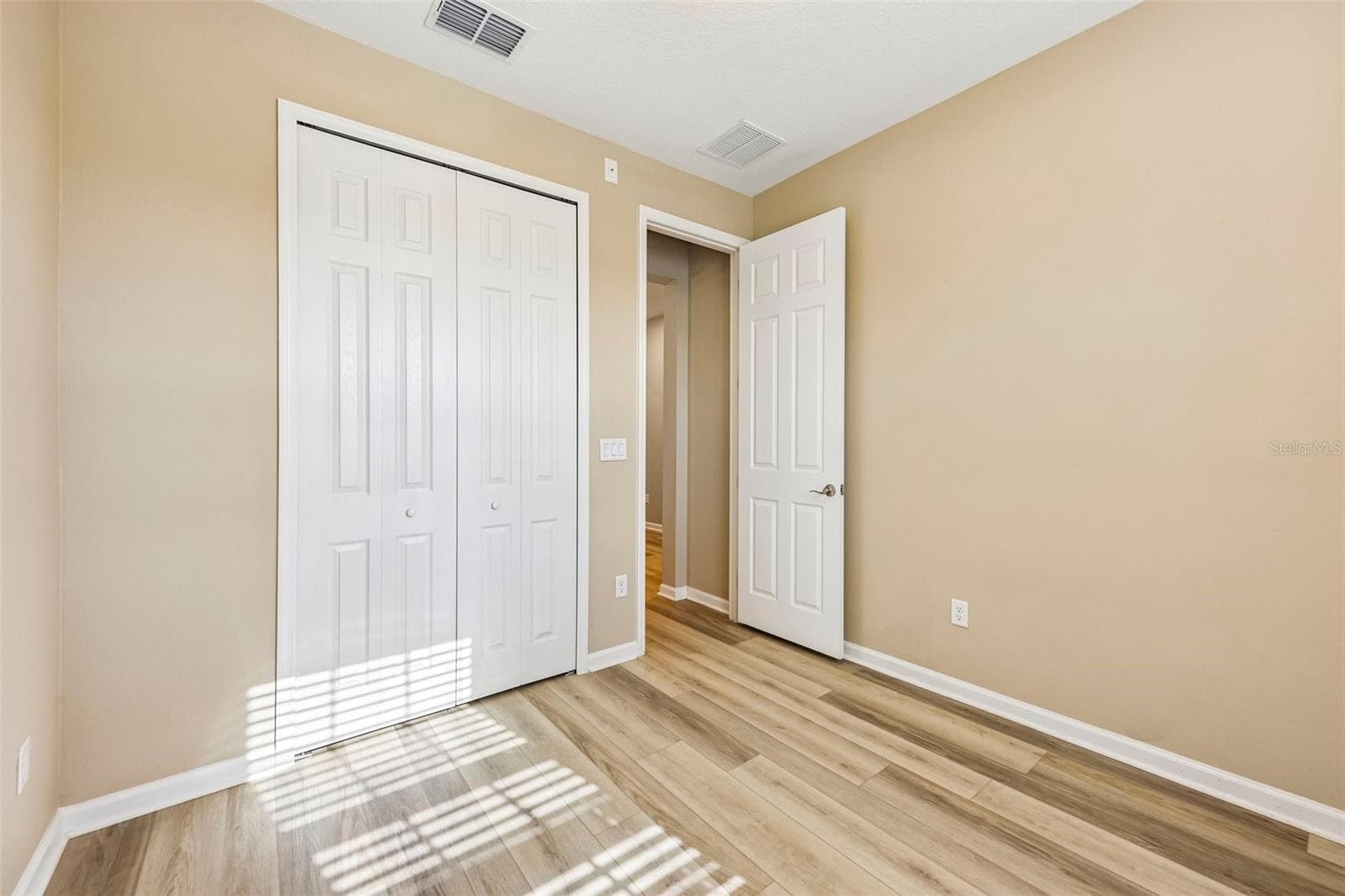 Single Family Residence at 31719 BROADWATER AVE, LEESBURG, photo 16 of 41
