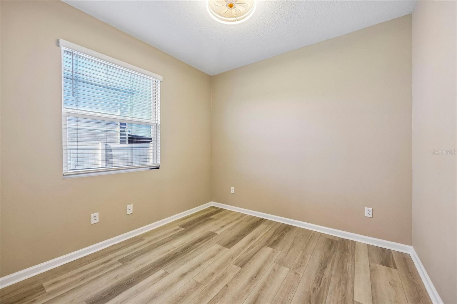 Single Family Residence at 31719 BROADWATER AVE, LEESBURG, photo 17 of 41