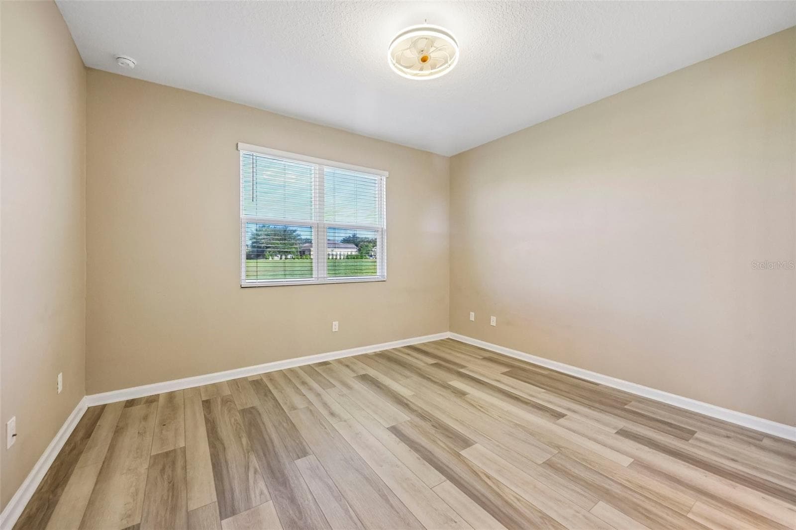Single Family Residence at 31719 BROADWATER AVE, LEESBURG, photo 21 of 41
