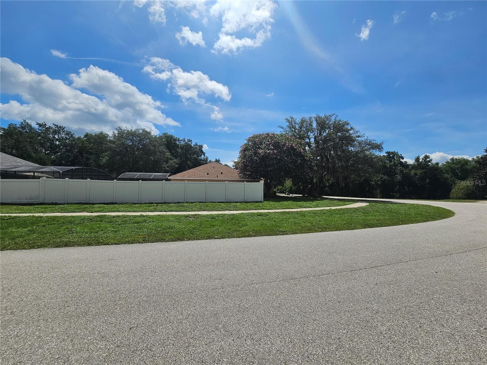 Spacious corner lot - 34224 SHADEWOOD CIR, LEESBURG