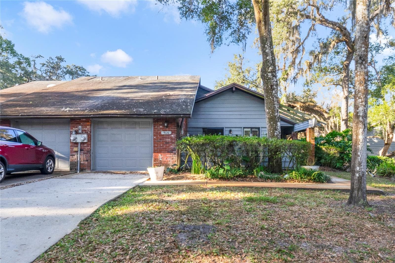 Front of Home - 906 VILLAGE GREEN RD, DELAND