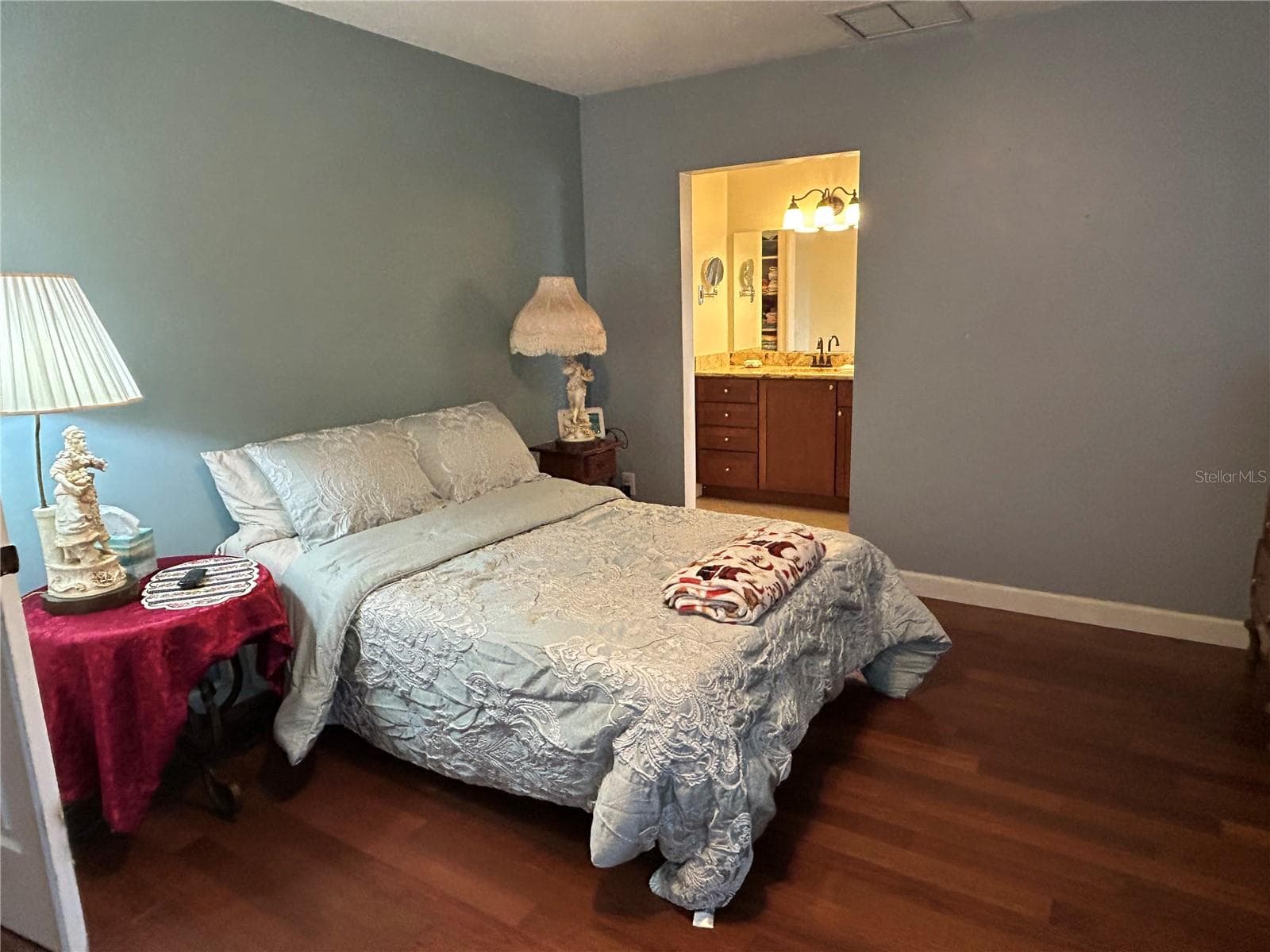 Master Bedroom - 906 VILLAGE GREEN RD, DELAND