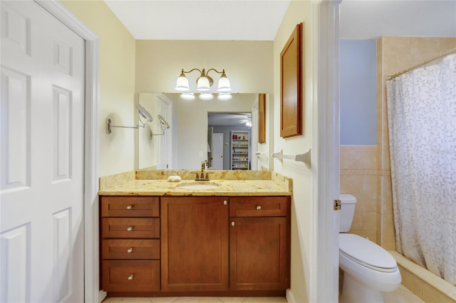 Master bath - 906 VILLAGE GREEN RD, DELAND
