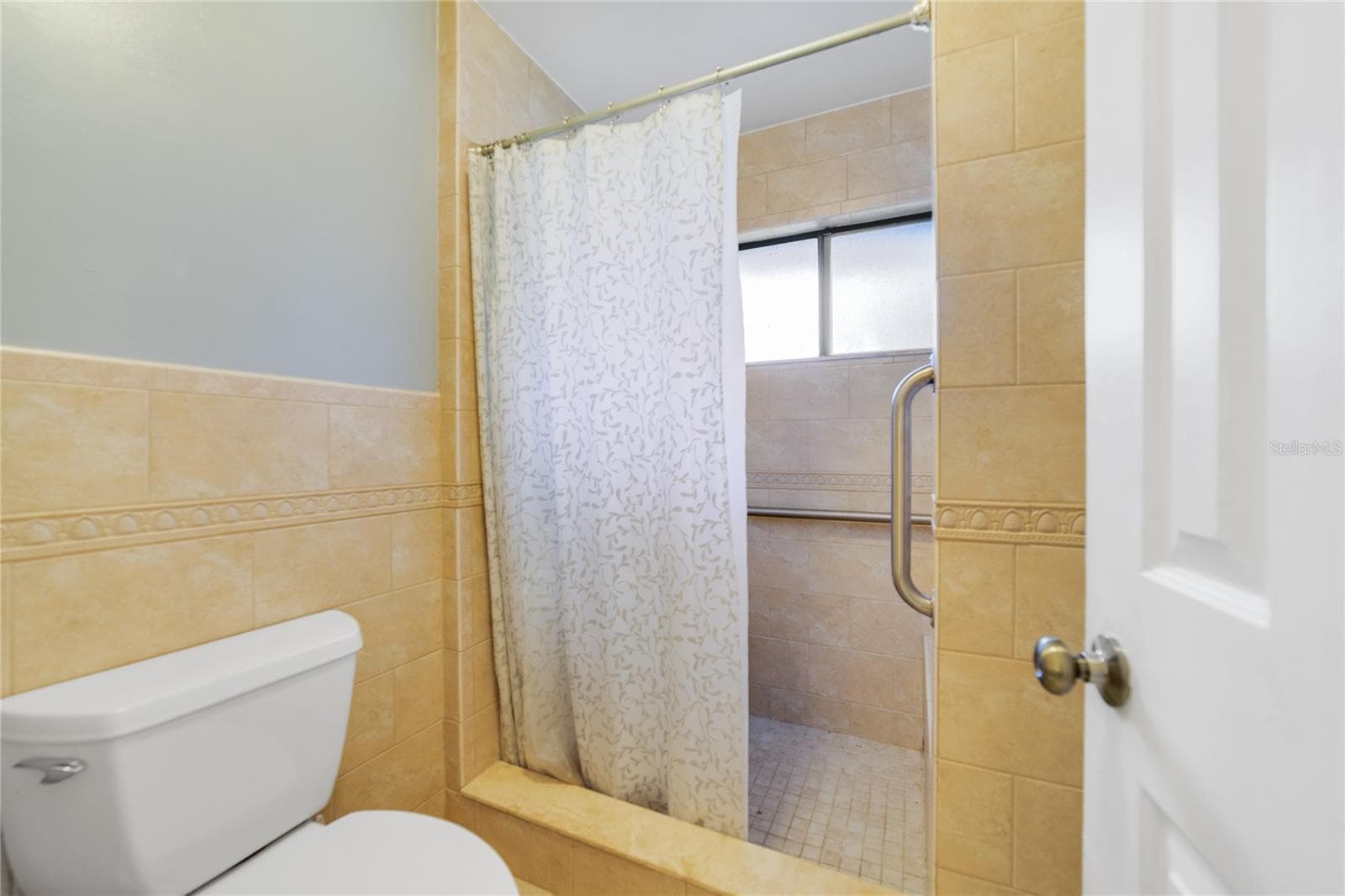 Master Shower - 906 VILLAGE GREEN RD, DELAND
