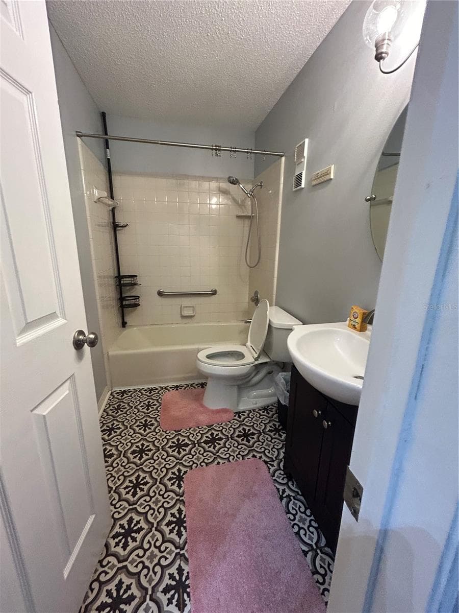 Second Bath - 906 VILLAGE GREEN RD, DELAND