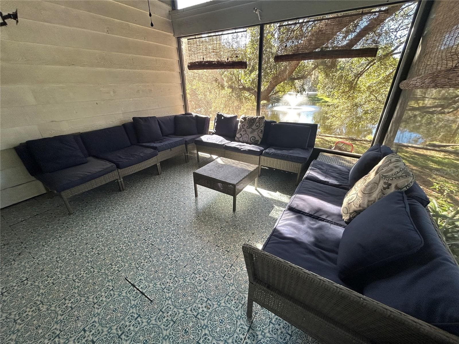 Sun Porch - 906 VILLAGE GREEN RD, DELAND
