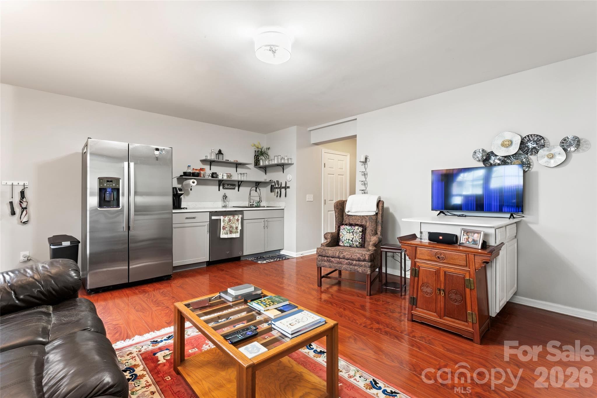 full kitchen on the first floor - Charlotte