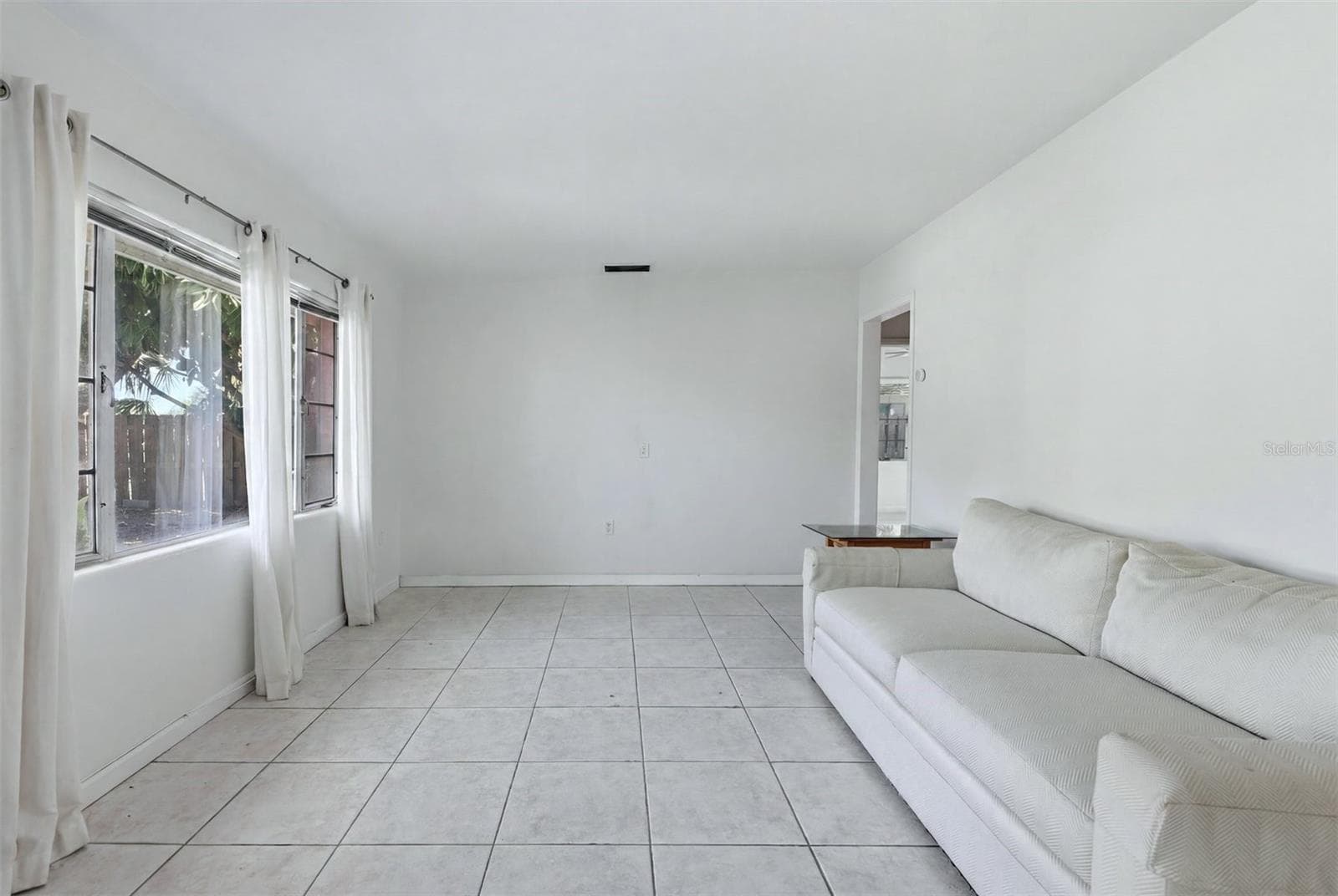 Living room - 4003 BOOTH PL, SARASOTA
