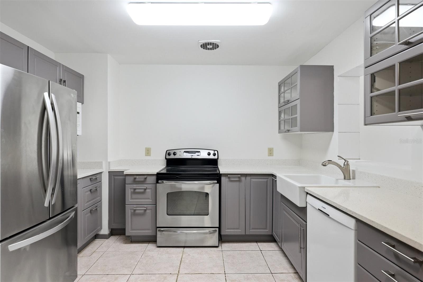 Kitchen with newer appliances - 4003 BOOTH PL, SARASOTA