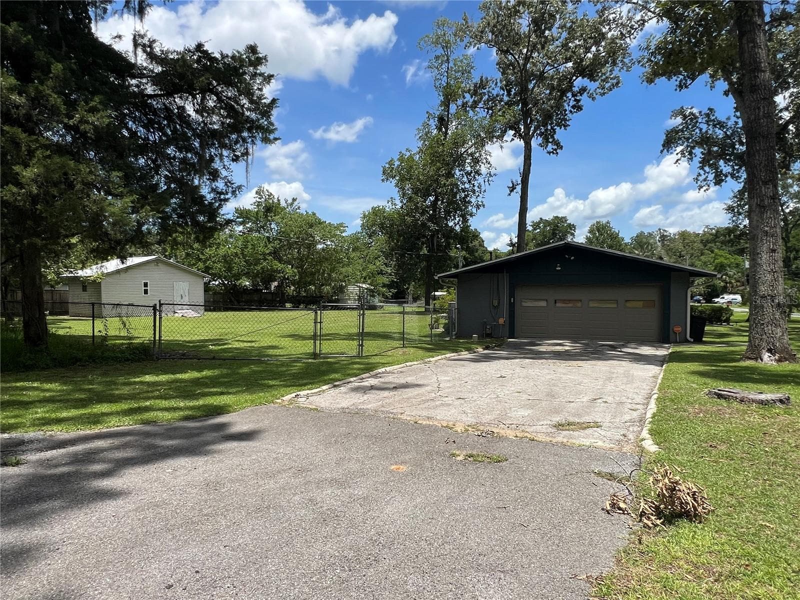 Garage/Side of Property - 2720 SE 8TH AVE, OCALA