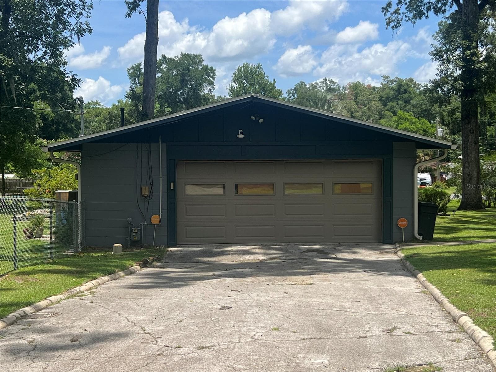 Side of House/Garage - 2720 SE 8TH AVE, OCALA