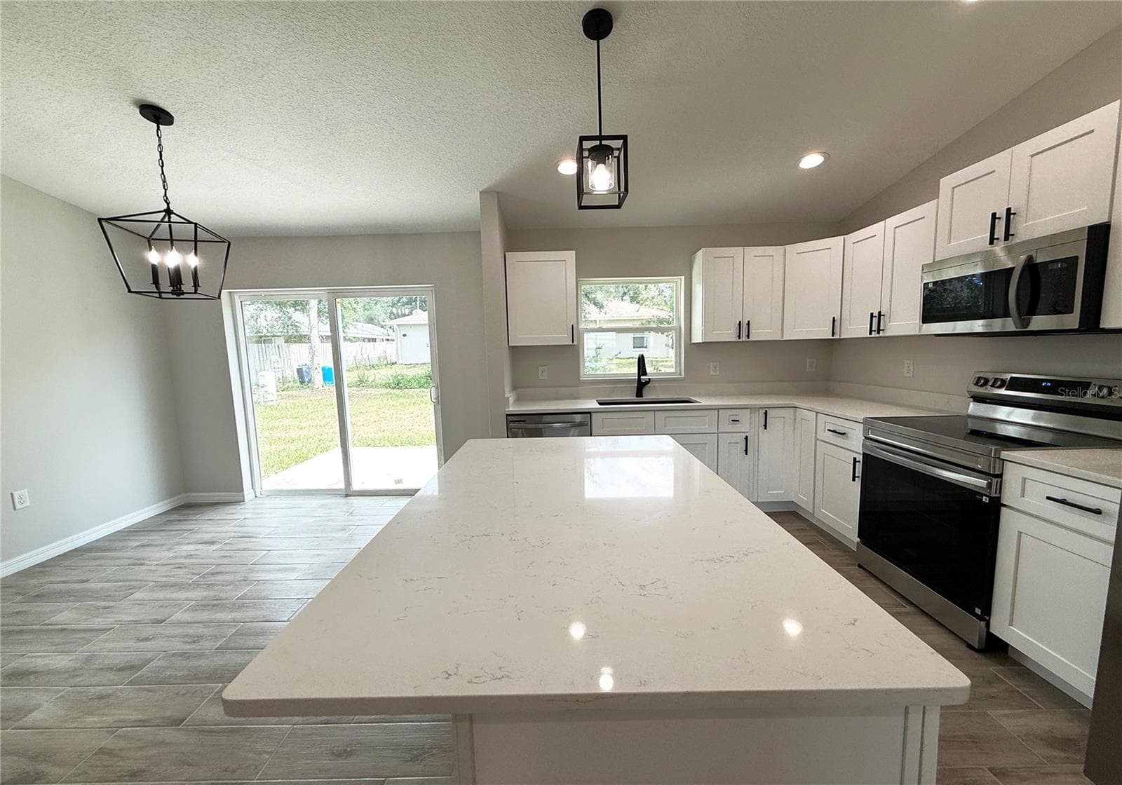 kitchen island - center - 5687 NW 57TH ST, OCALA