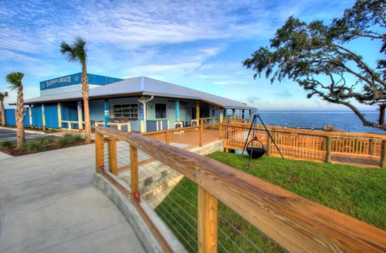 Eatons Beach Restaurant - 16758 SE 181ST TER, WEIRSDALE