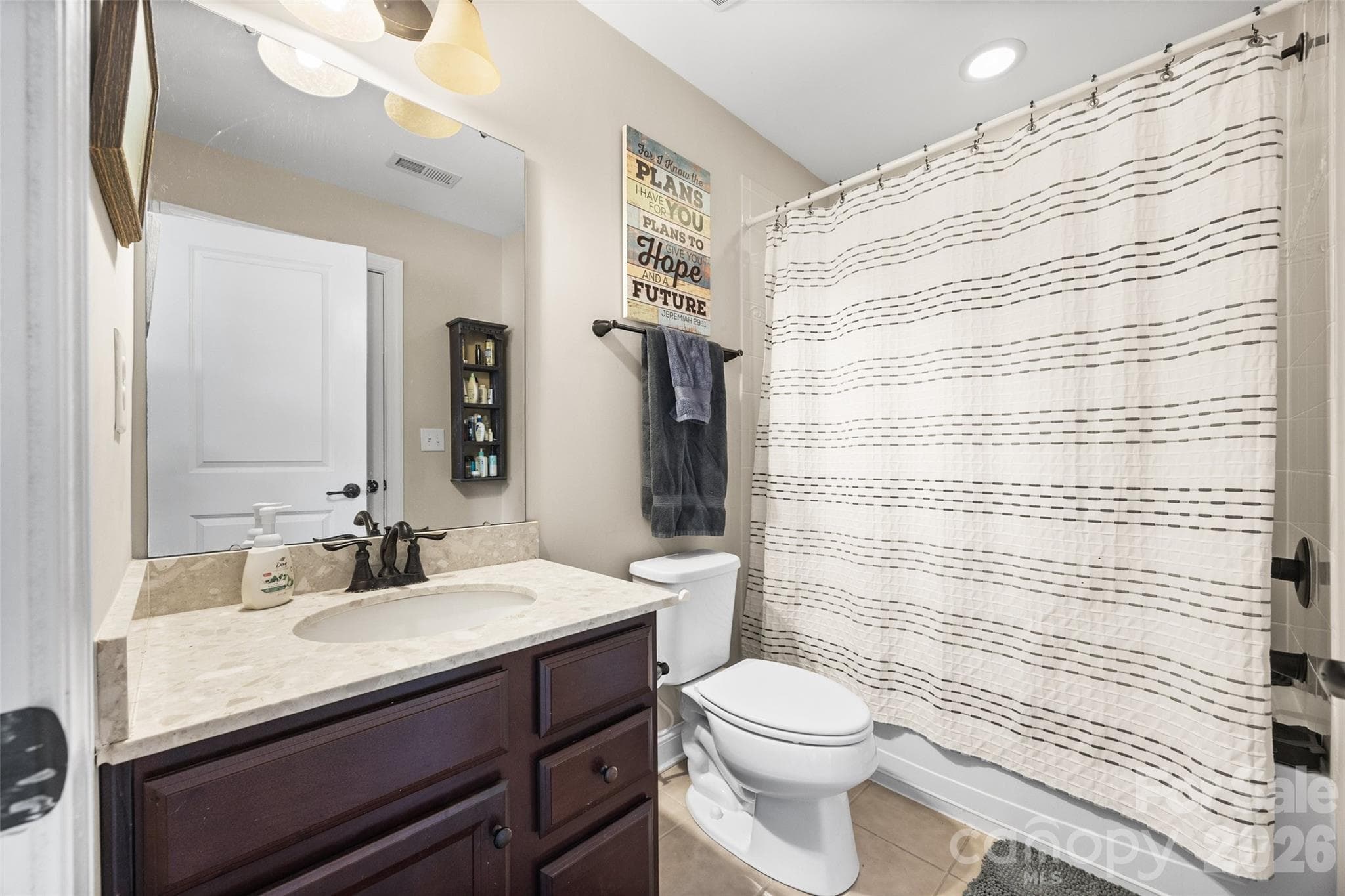 Full Bathroom #3 - Upper - 8477 Whitworth Avenue, Harrisburg