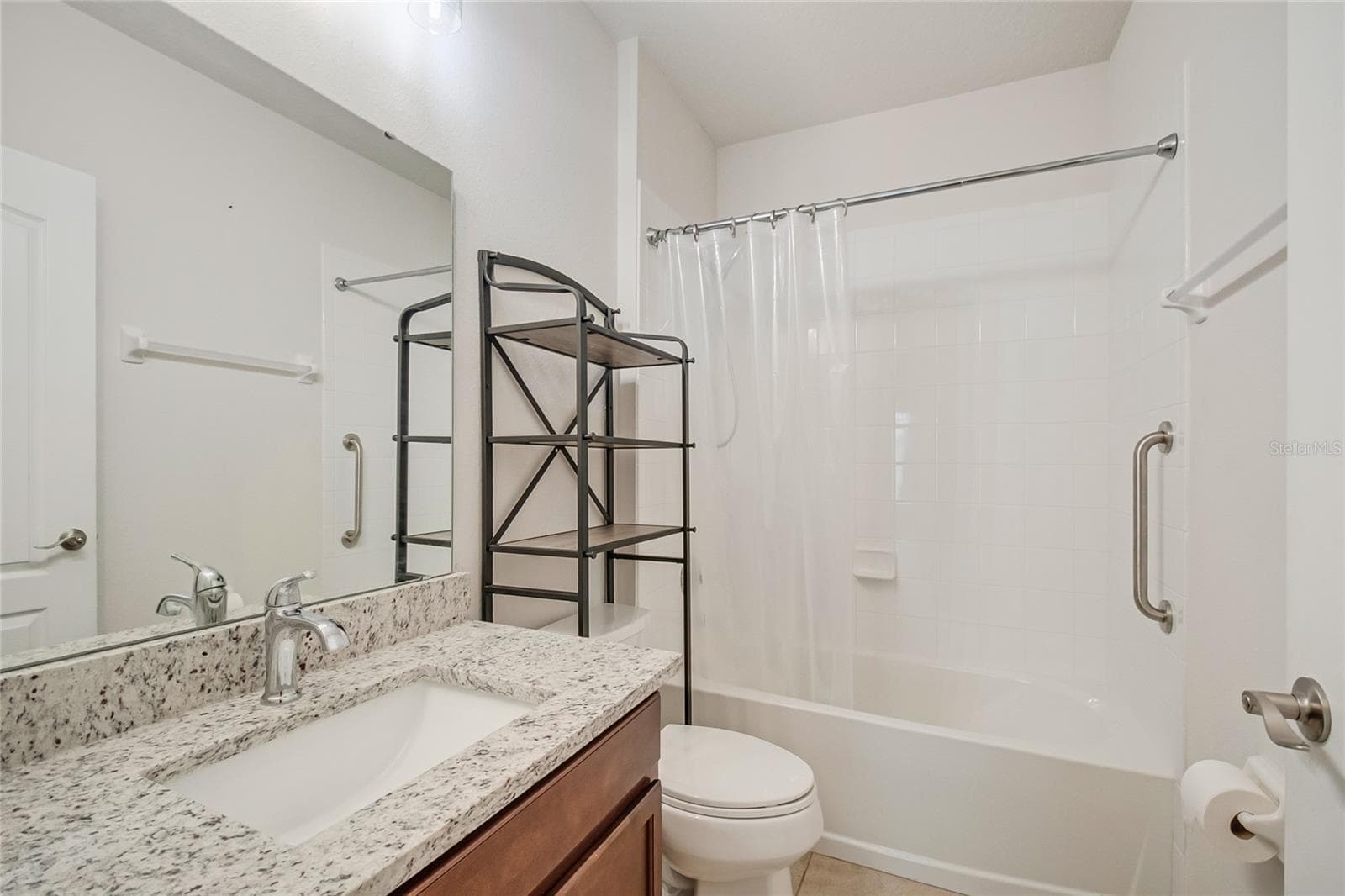 Hallway Bath - 125 TANAGER ST, HAINES CITY