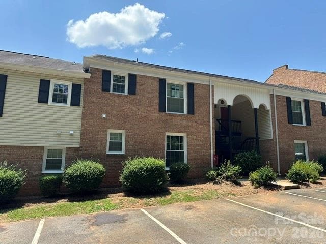 Condominium at 4605 Coronado Drive, Charlotte, photo 2 of 17