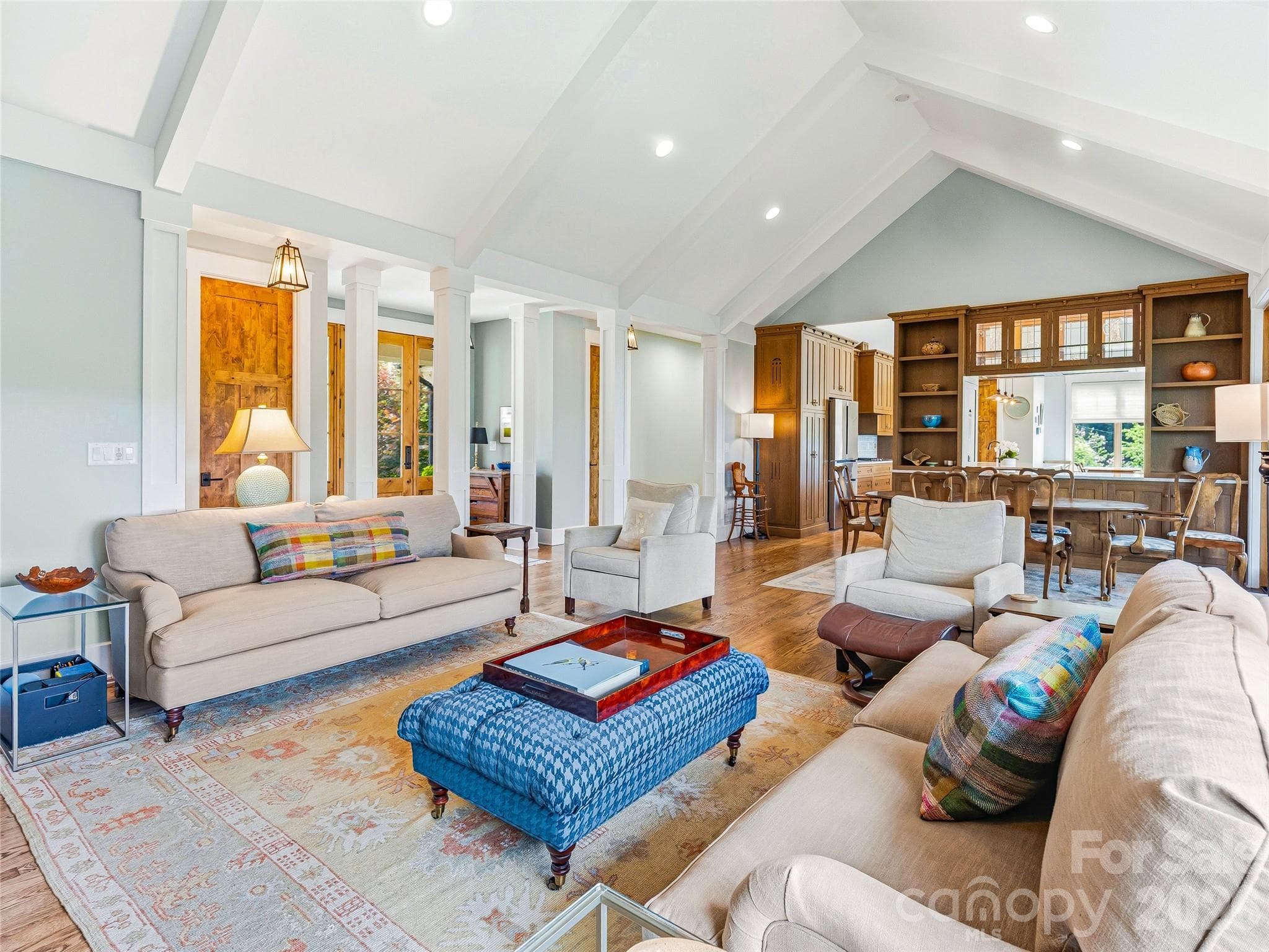 Vaulted ceilings and lots of natural light - Asheville