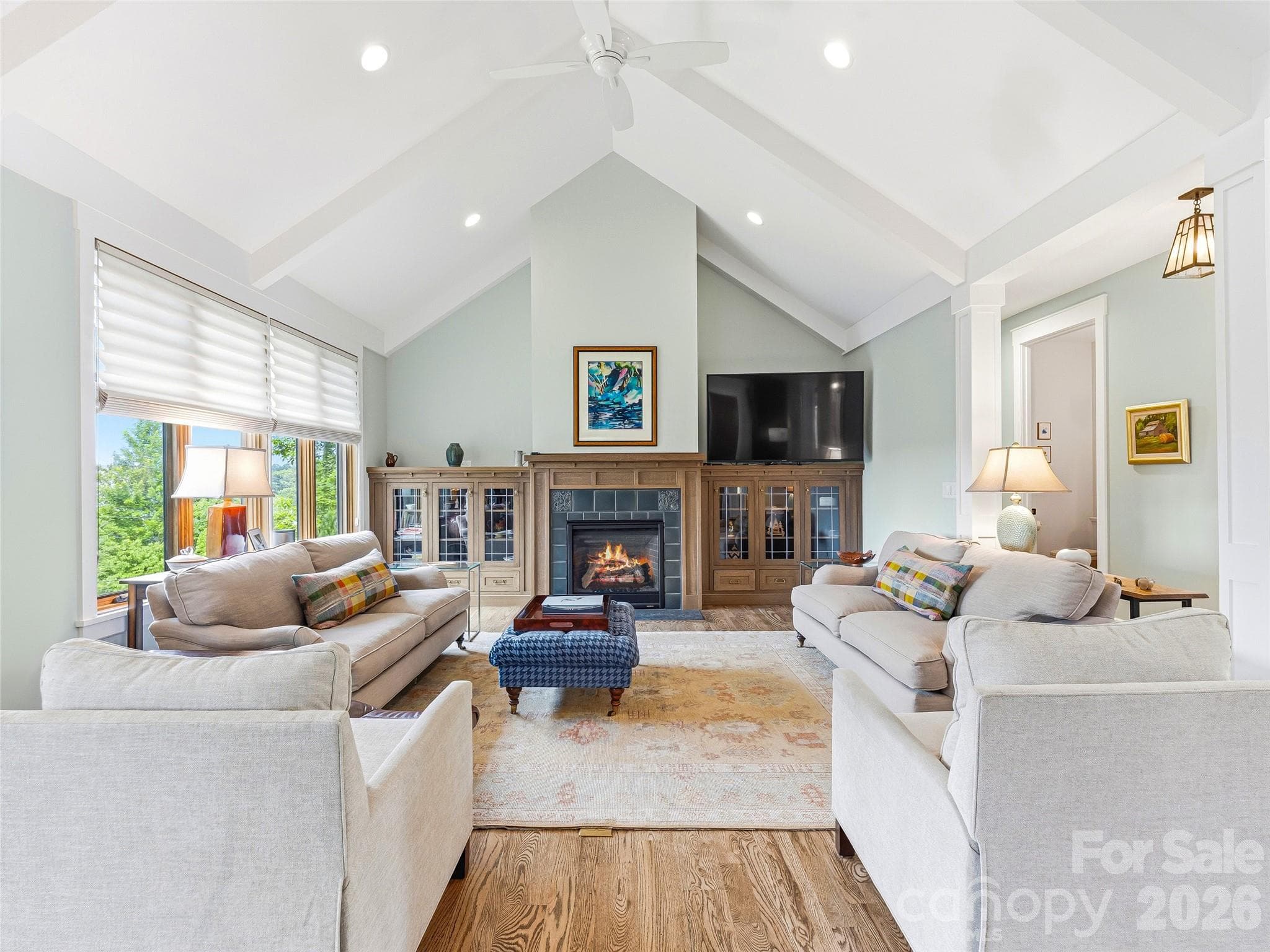 Gas Fireplace and beautiful built-ins - Asheville
