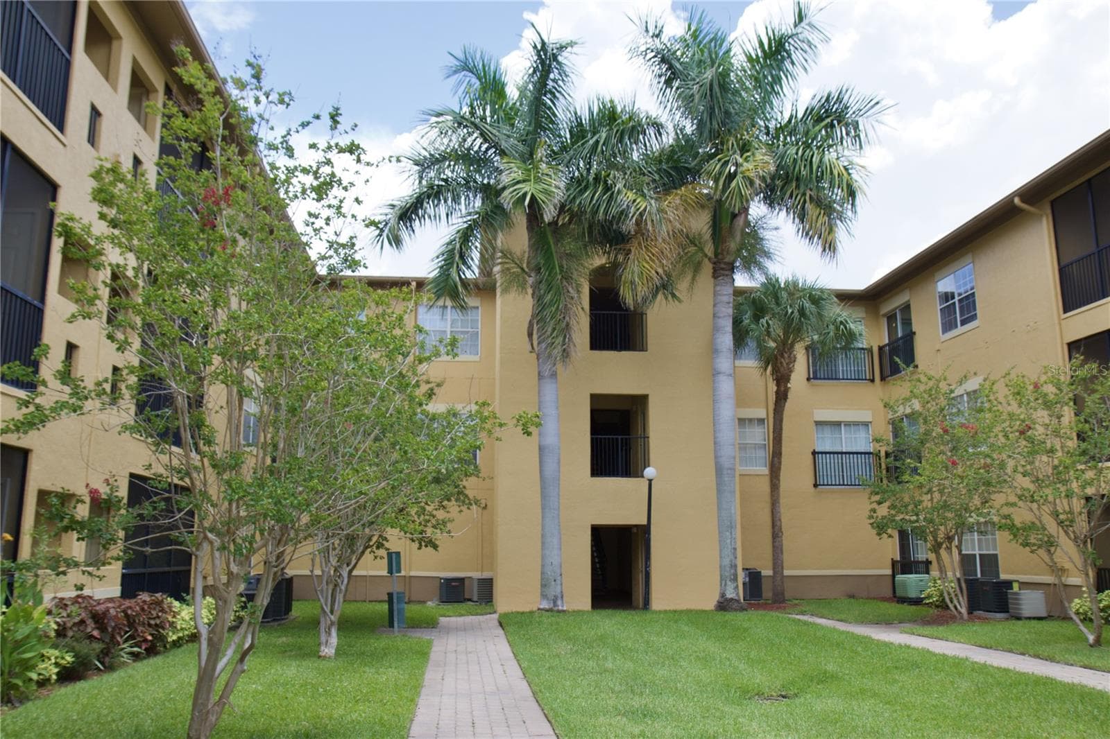 4323 BAYSIDE VILLAGE DR #306