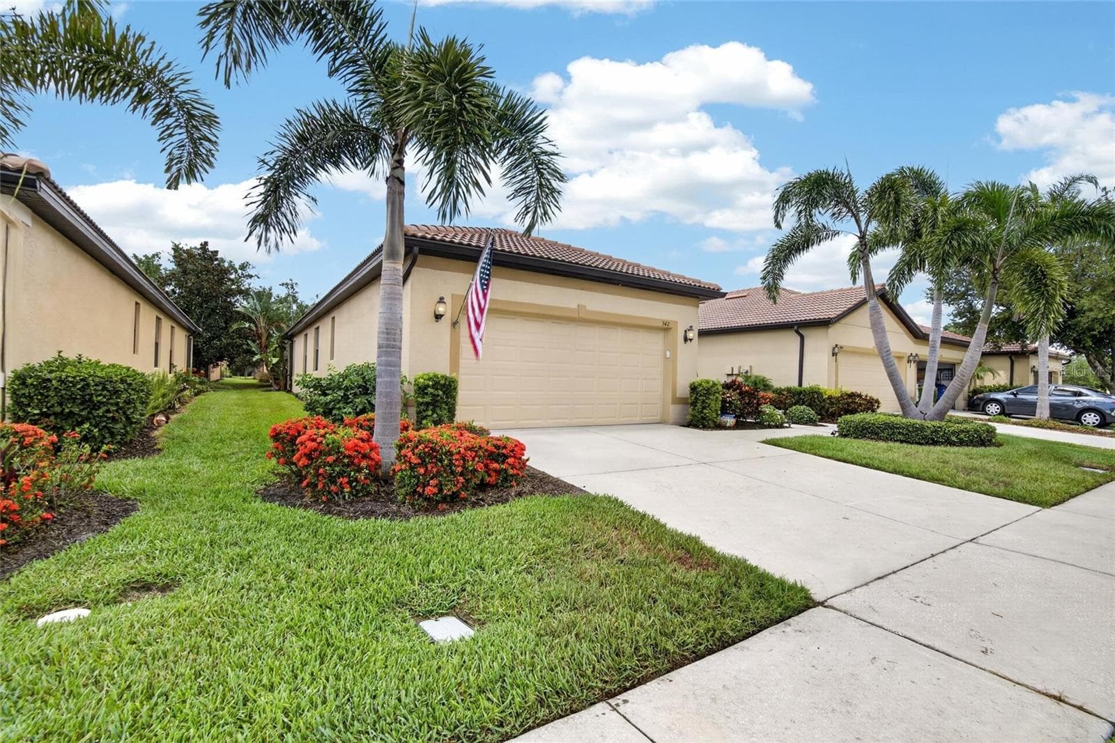 Front of villa - 342 BLUEWATER FALLS CT, APOLLO BEACH