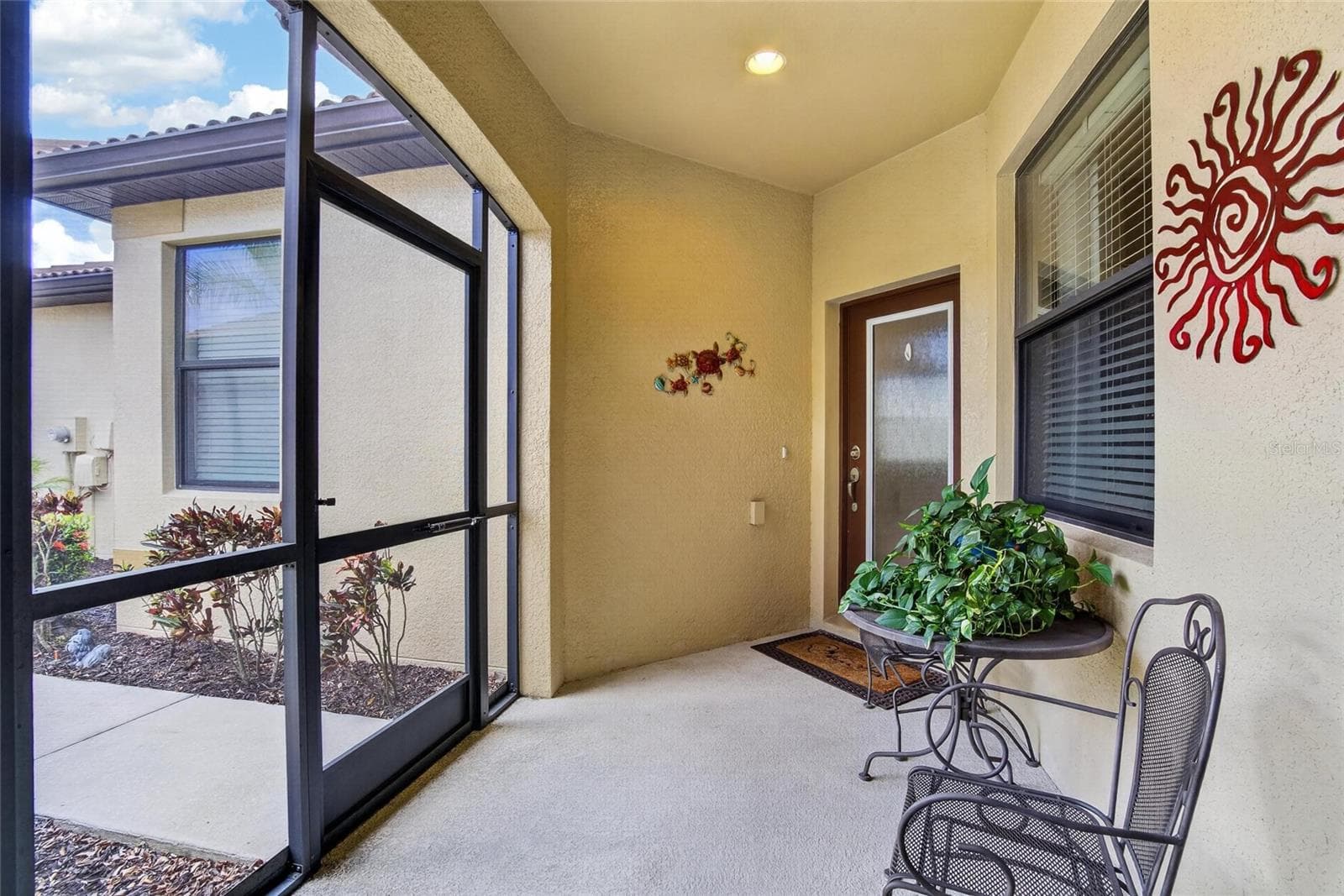 Screened entrance - 342 BLUEWATER FALLS CT, APOLLO BEACH