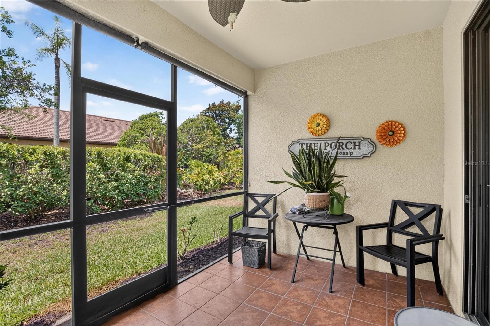 Tiled lanai - 342 BLUEWATER FALLS CT, APOLLO BEACH