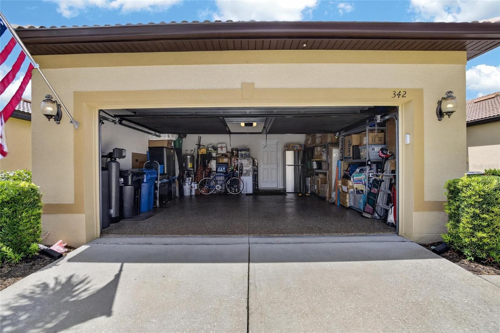 Garage - 342 BLUEWATER FALLS CT, APOLLO BEACH