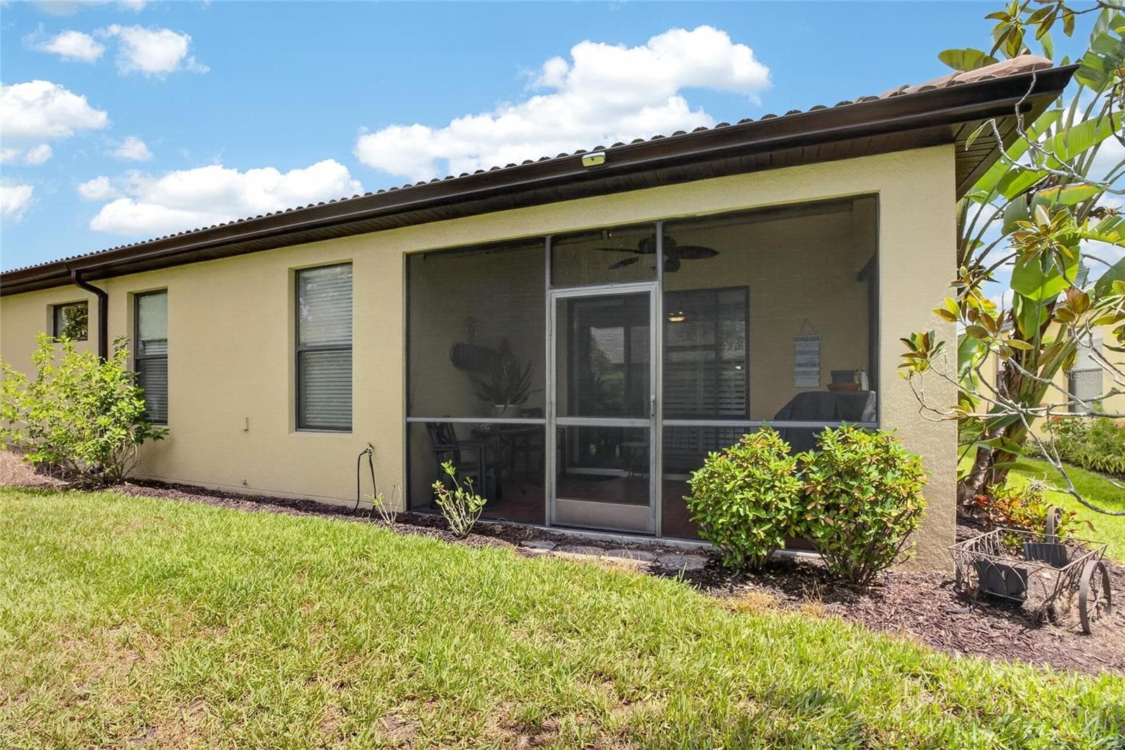 rear of villa - 342 BLUEWATER FALLS CT, APOLLO BEACH