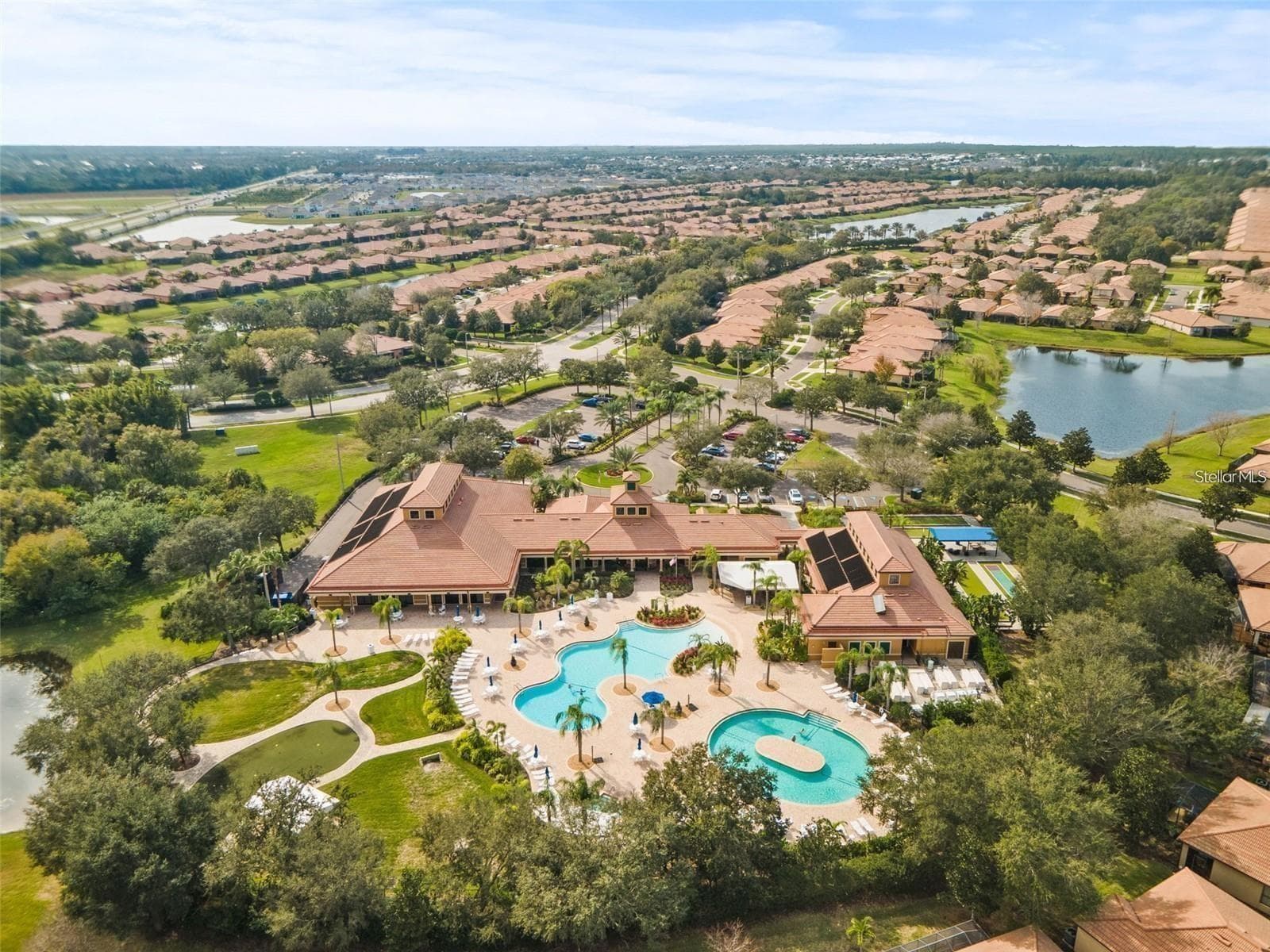 Aerial view of community amenities - 342 BLUEWATER FALLS CT, APOLLO BEACH