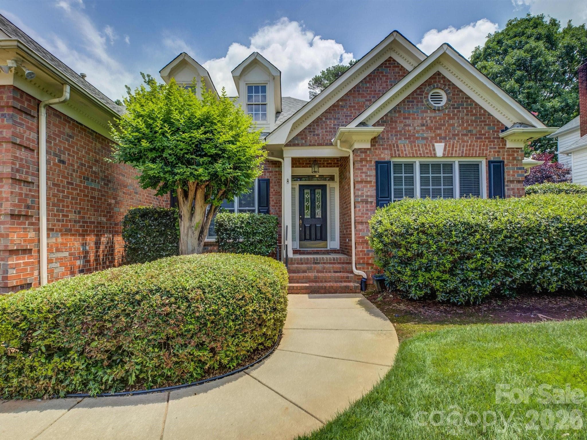 Single Family Residence at 10119 Victoria Mill Court, Charlotte, photo 2 of 48
