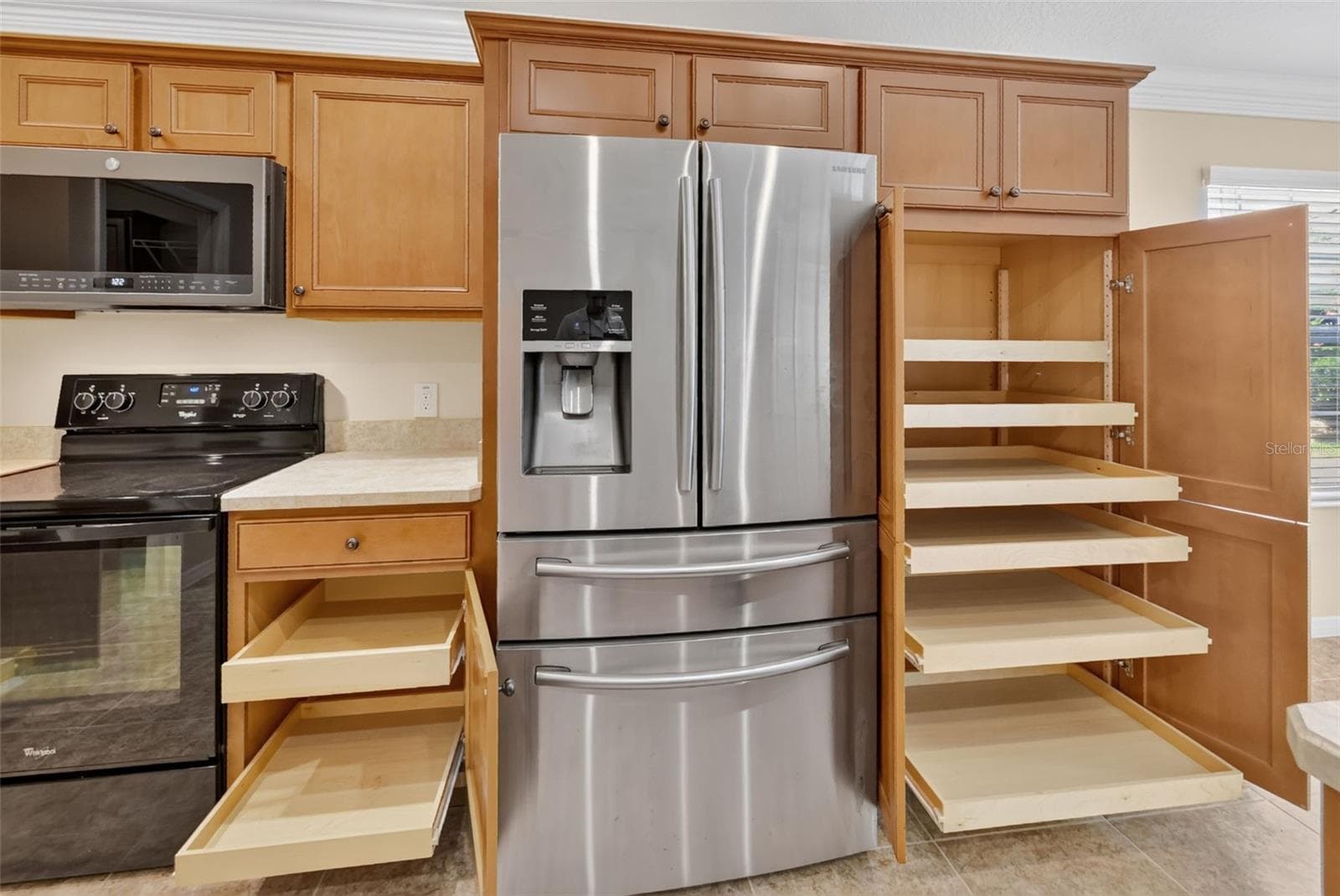 Kitchen with Roll-Out Shelving - 791 ENISGROVE WAY, THE VILLAGES