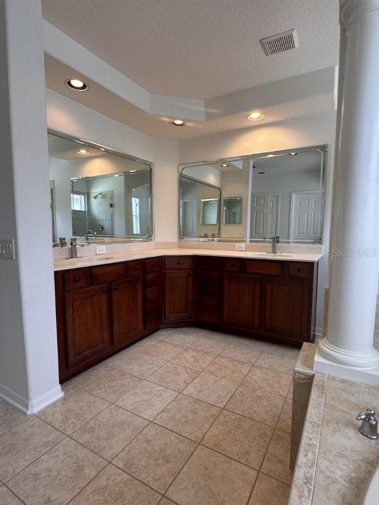 Townhouse at 11107 GREEN PARK CIR, TAMPA, photo 17 of 31