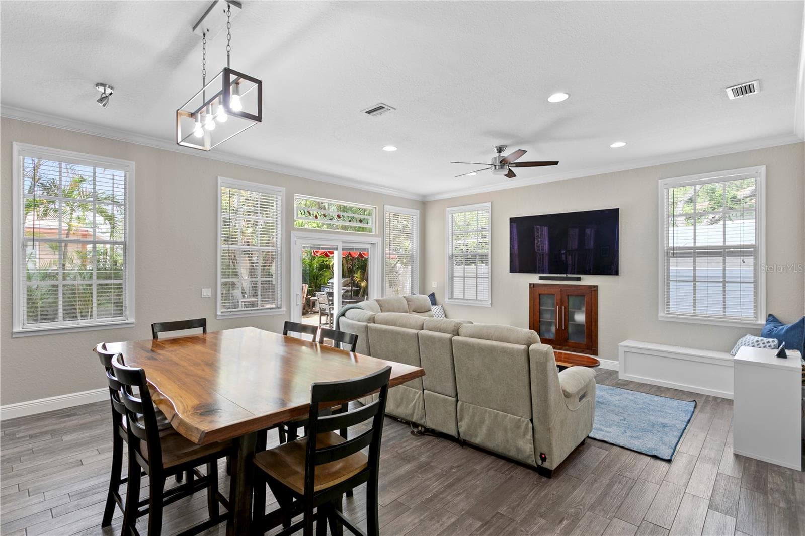 Single Family Residence at 3319 W VILLA ROSA ST, TAMPA, photo 5 of 39