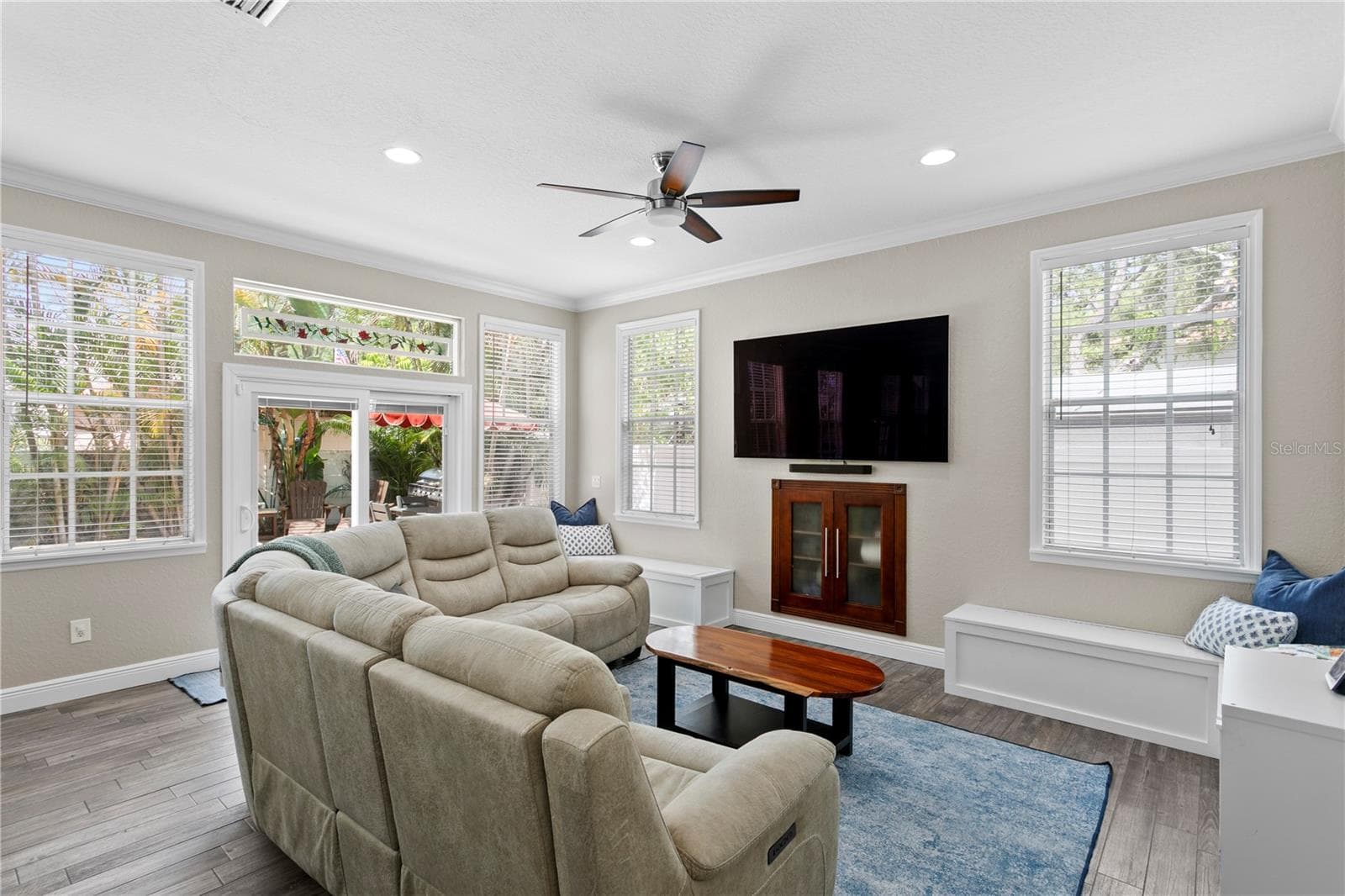 Single Family Residence at 3319 W VILLA ROSA ST, TAMPA, photo 6 of 39