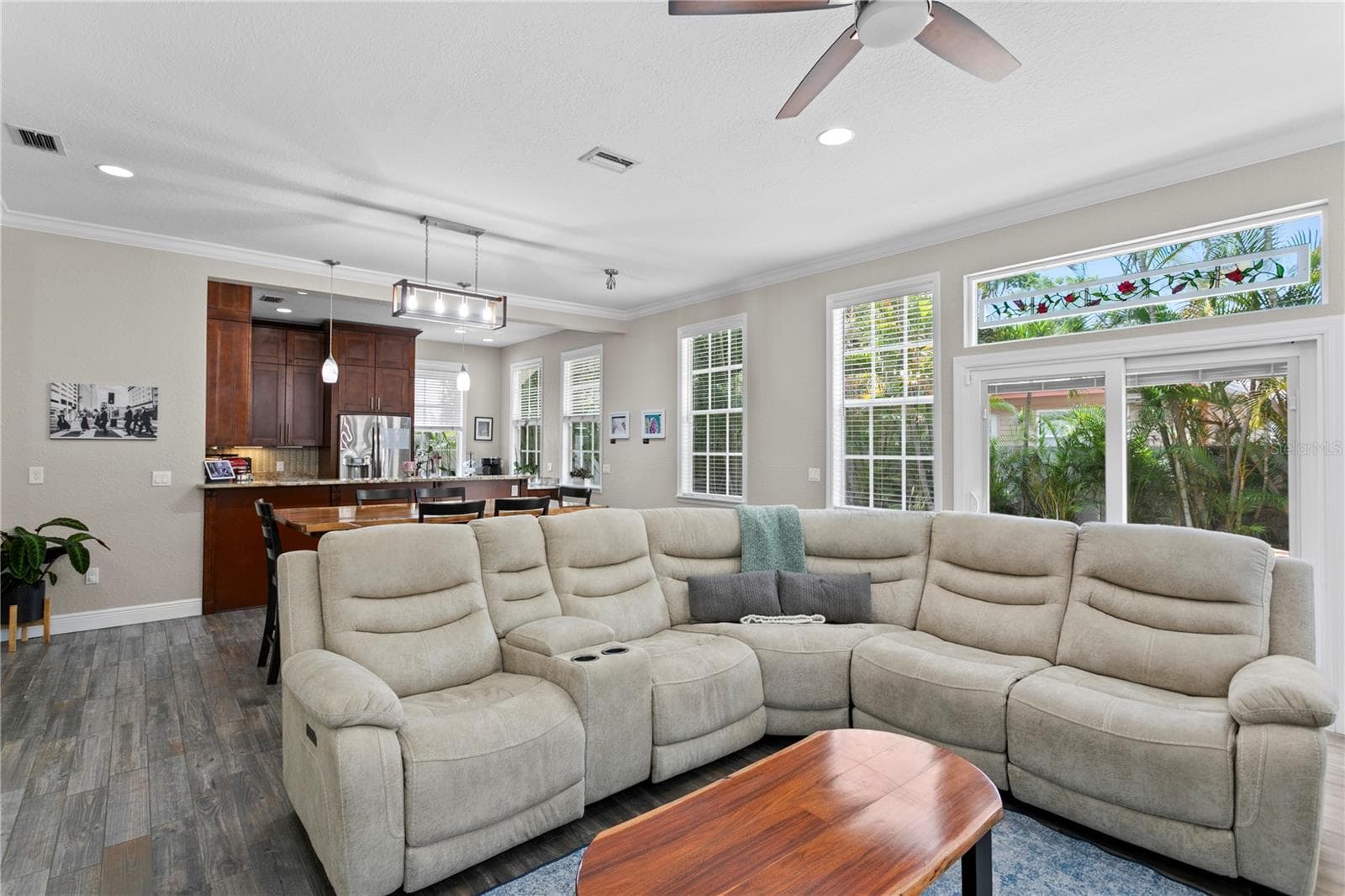 Single Family Residence at 3319 W VILLA ROSA ST, TAMPA, photo 8 of 39