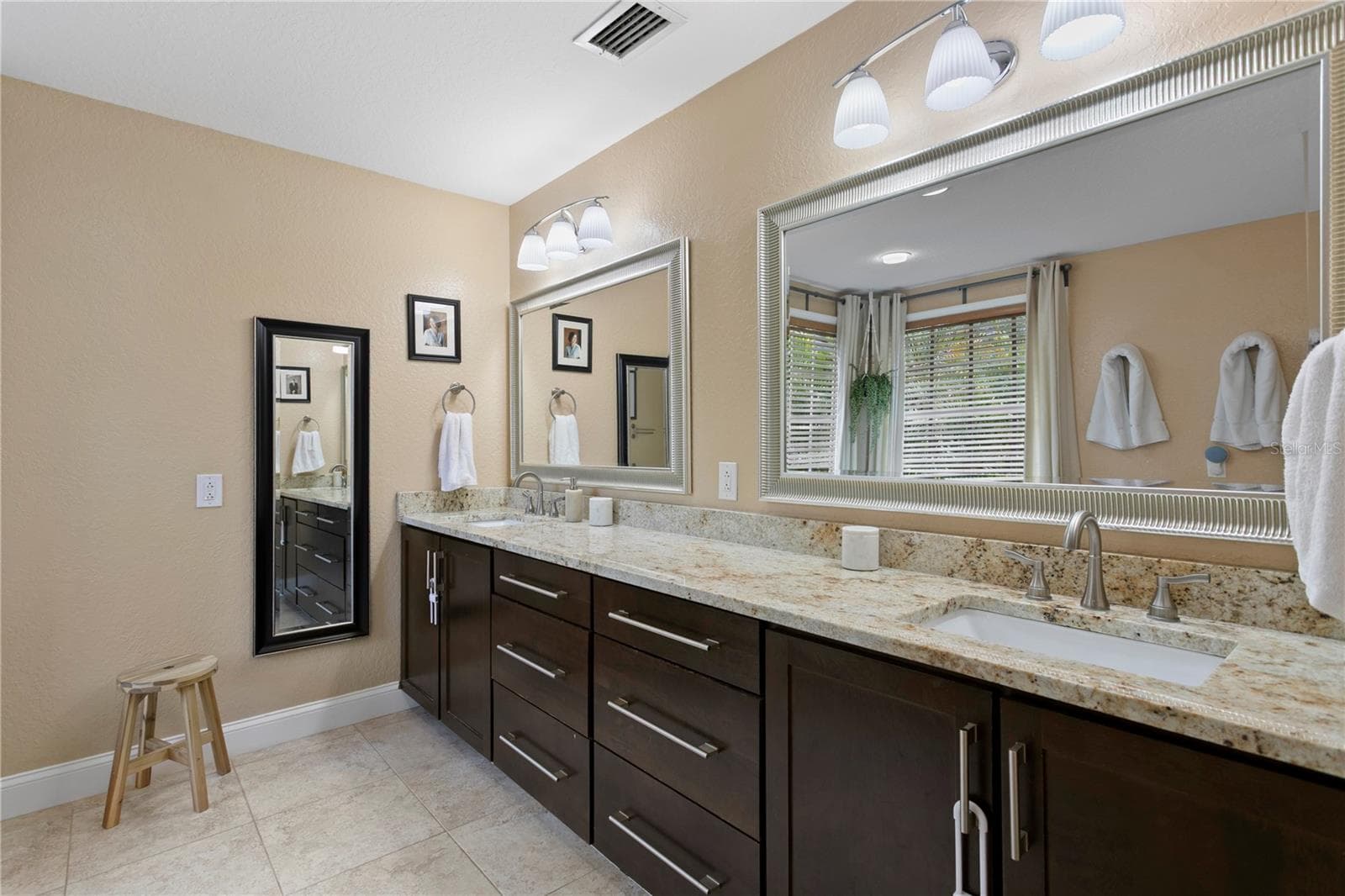 Single Family Residence at 3319 W VILLA ROSA ST, TAMPA, photo 27 of 39